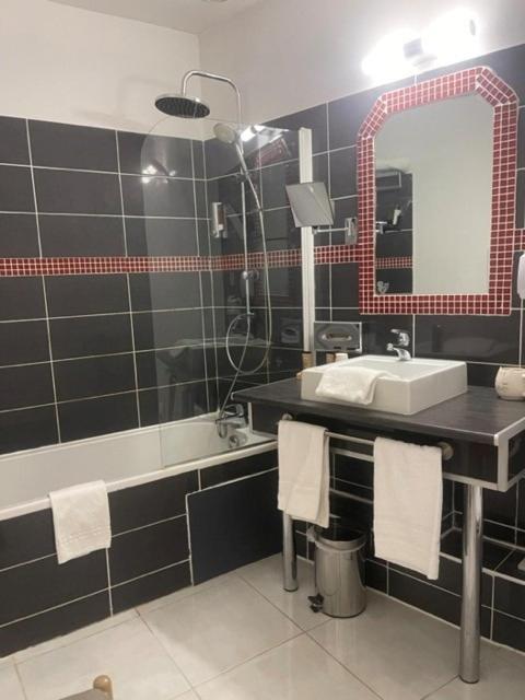 Deluxe Single Room with Balcony,1697783373:JPEG