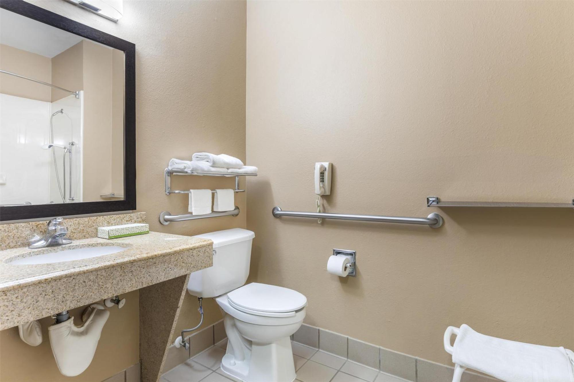 Queen Room with Two Queen Beds and Roll-In Shower - Mobility Accessible/Non-Smoking