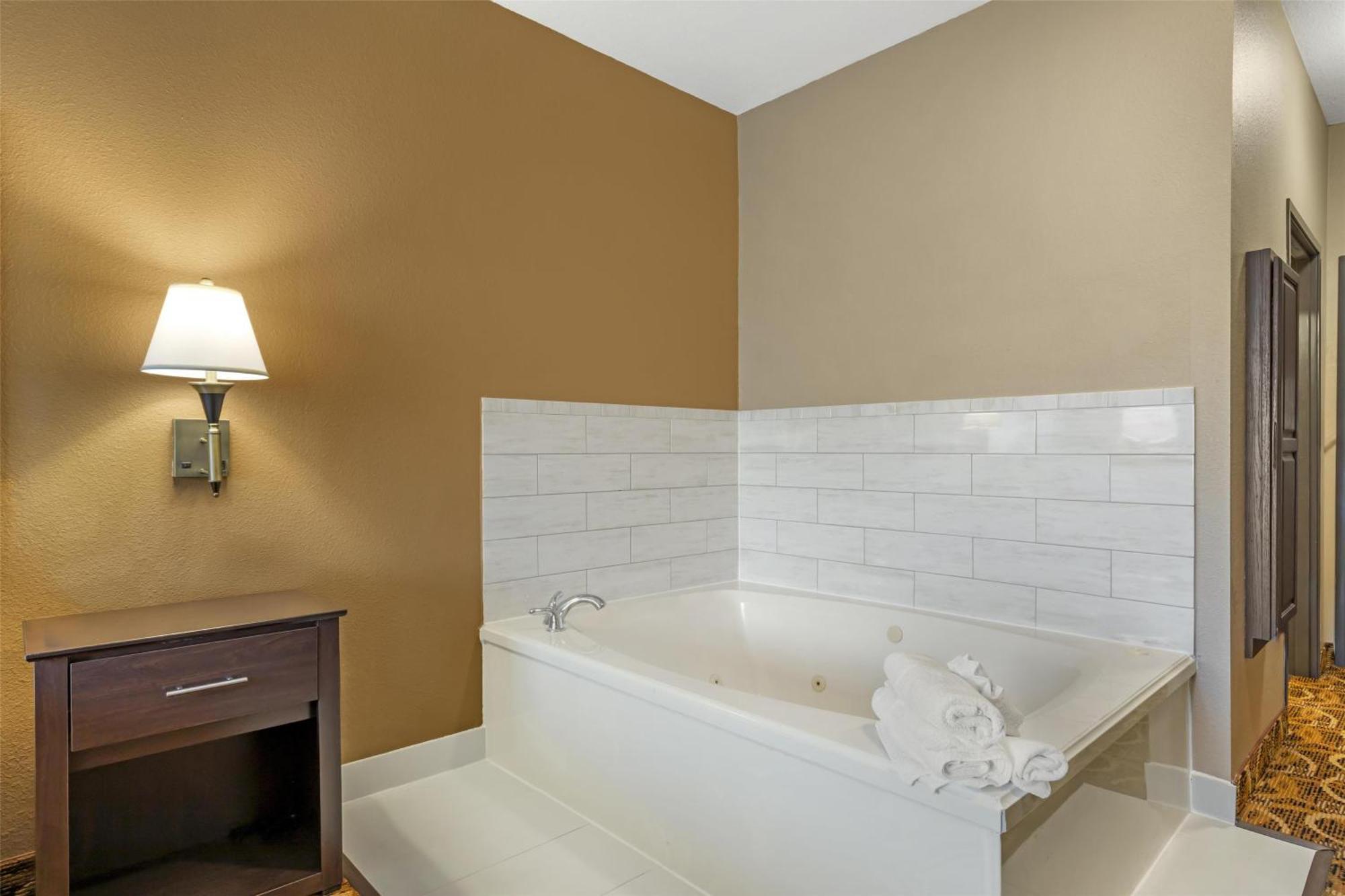 King Room Spa Bath