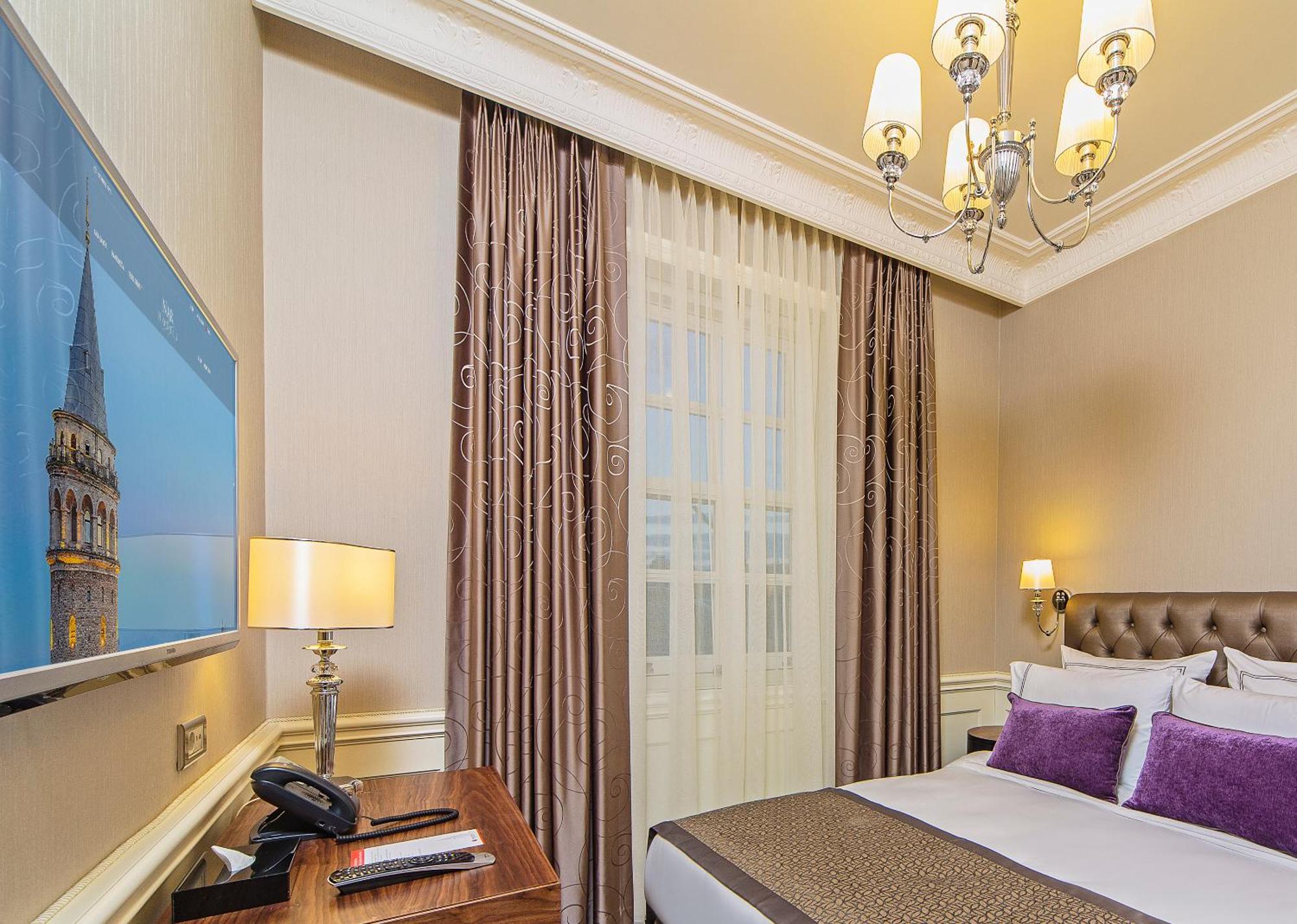 Deluxe Queen Room