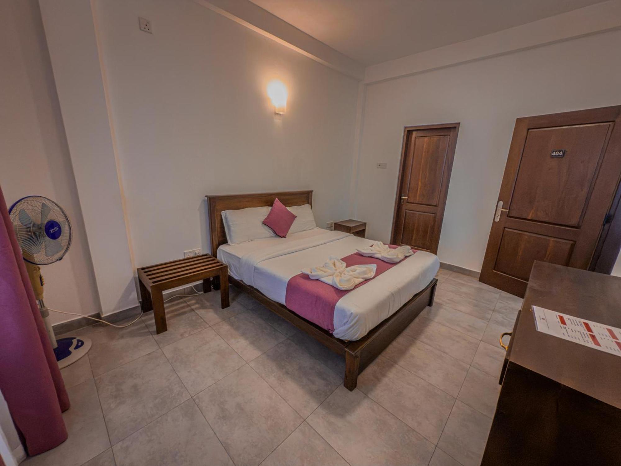 Deluxe Double Room (2 Adults + 1 Child)
