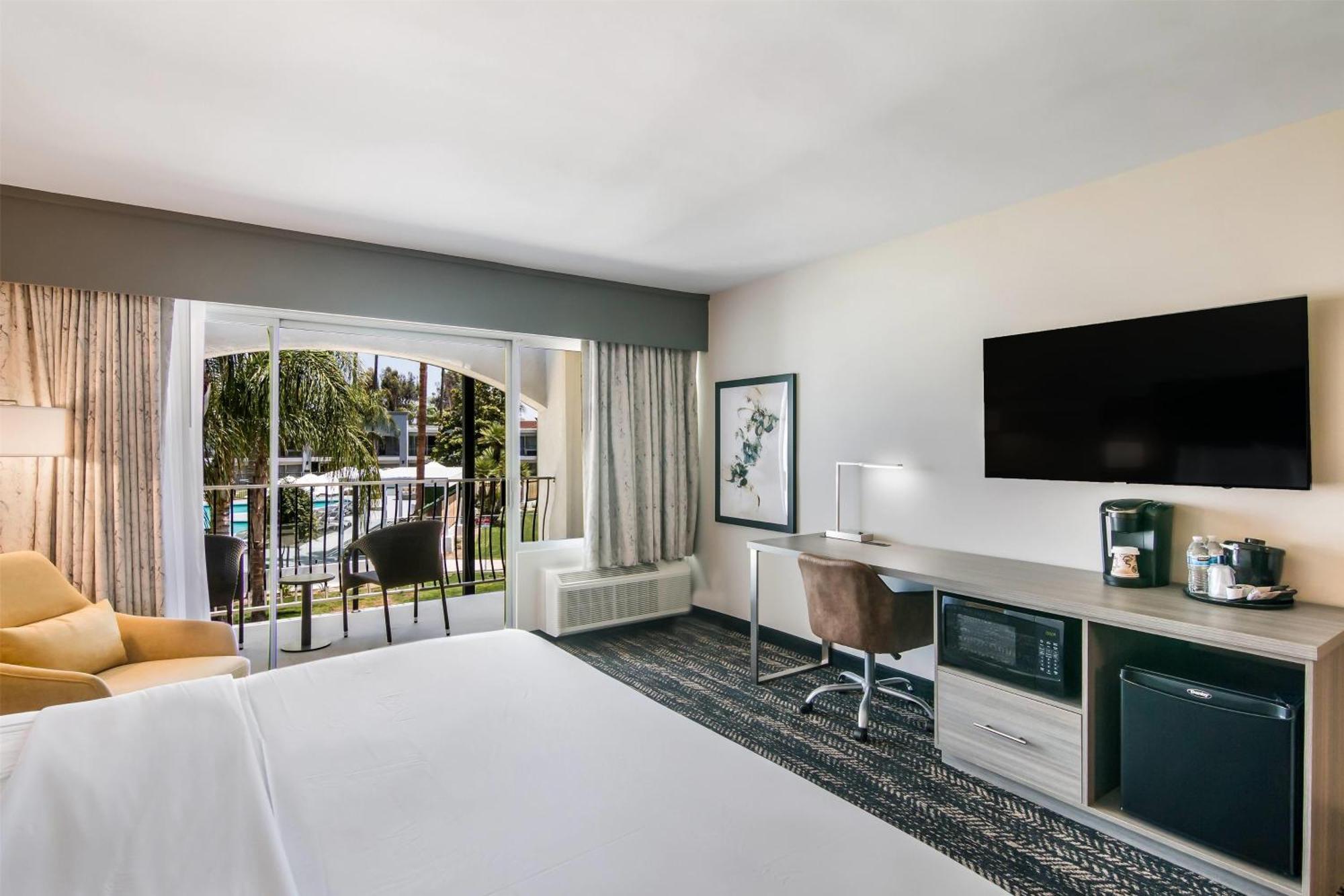 King Room Pool View Non-Smoking
