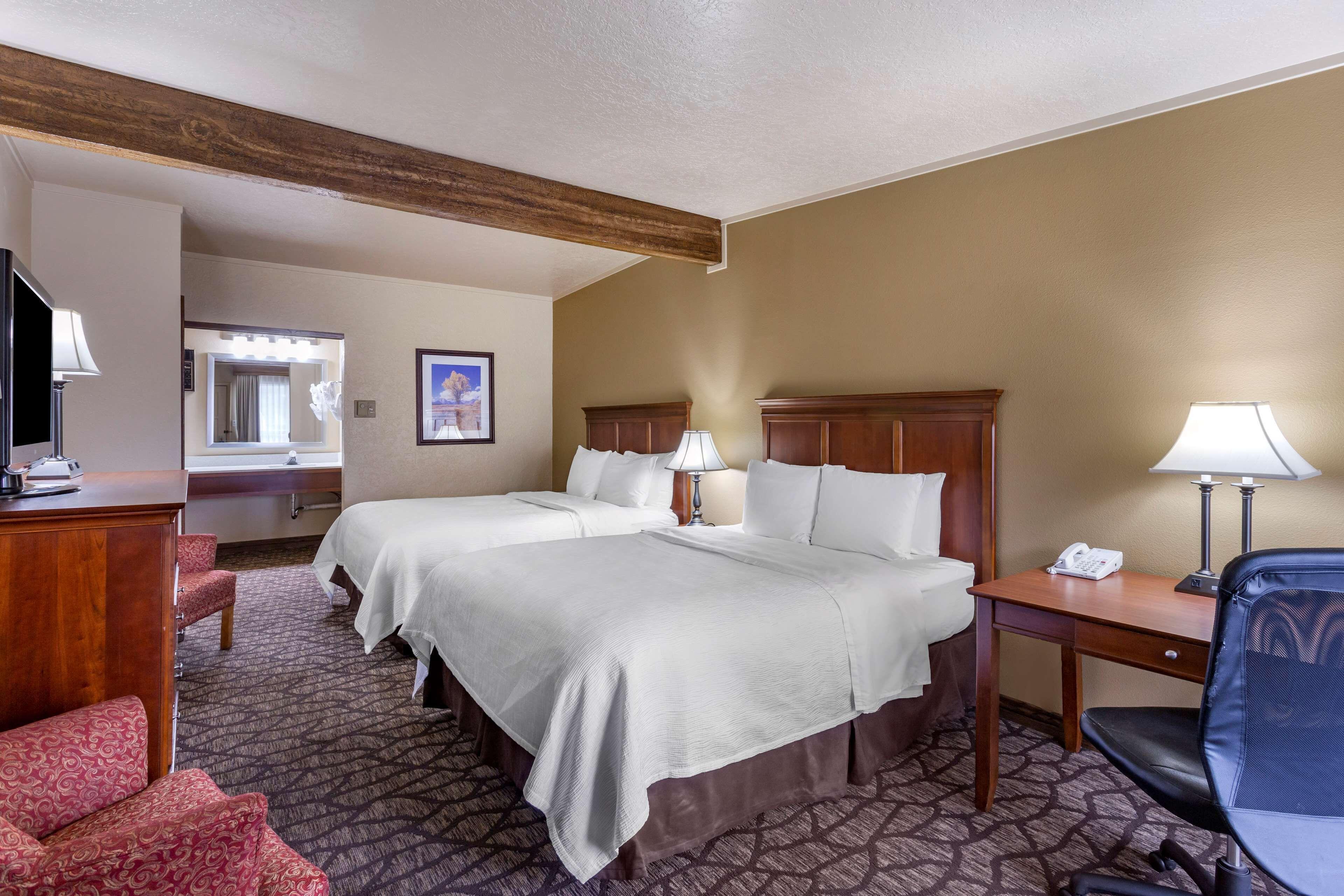 Queen Room with Two Queen Beds - Non-Smoking,1706393019:JPEG