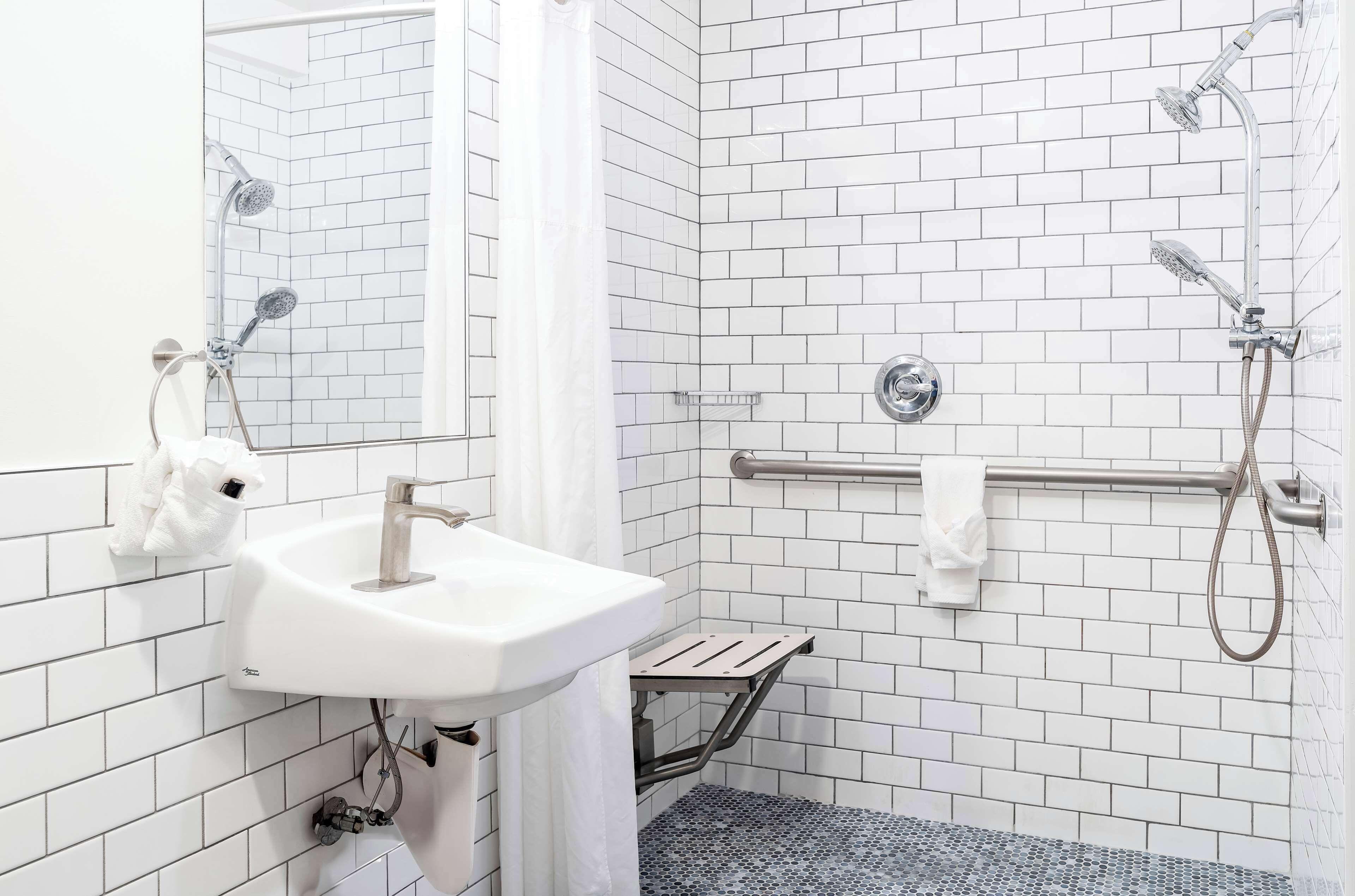 Queen Room - Disability Access