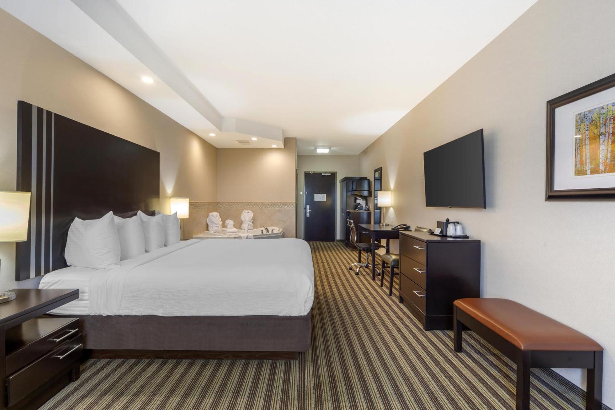 Junior King Suite with Spa Bath and Fireplace - Non-Smoking