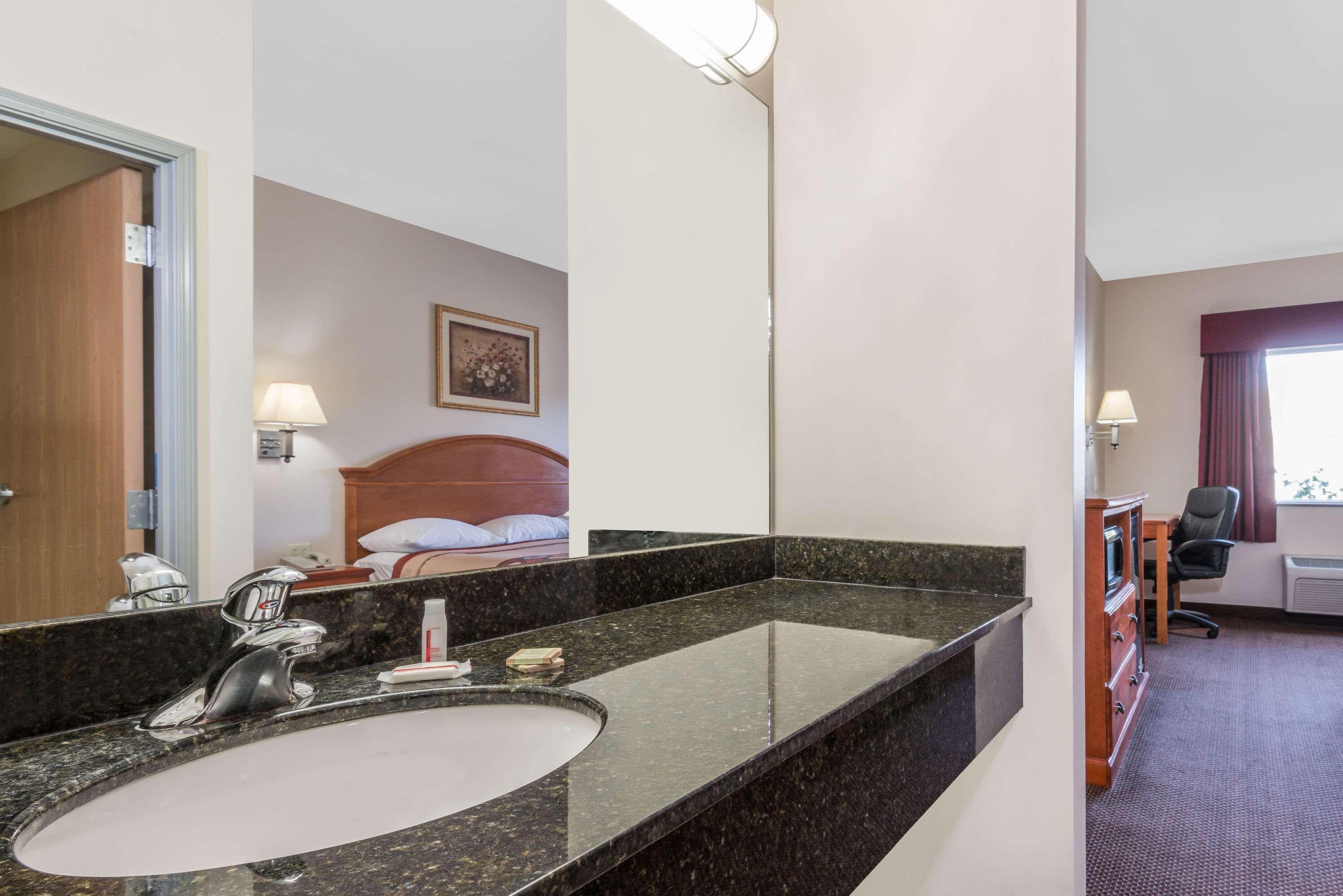 Queen Room with Two Queen Beds - Pet Friendly/Non-Smoking,1714250139:JPEG
