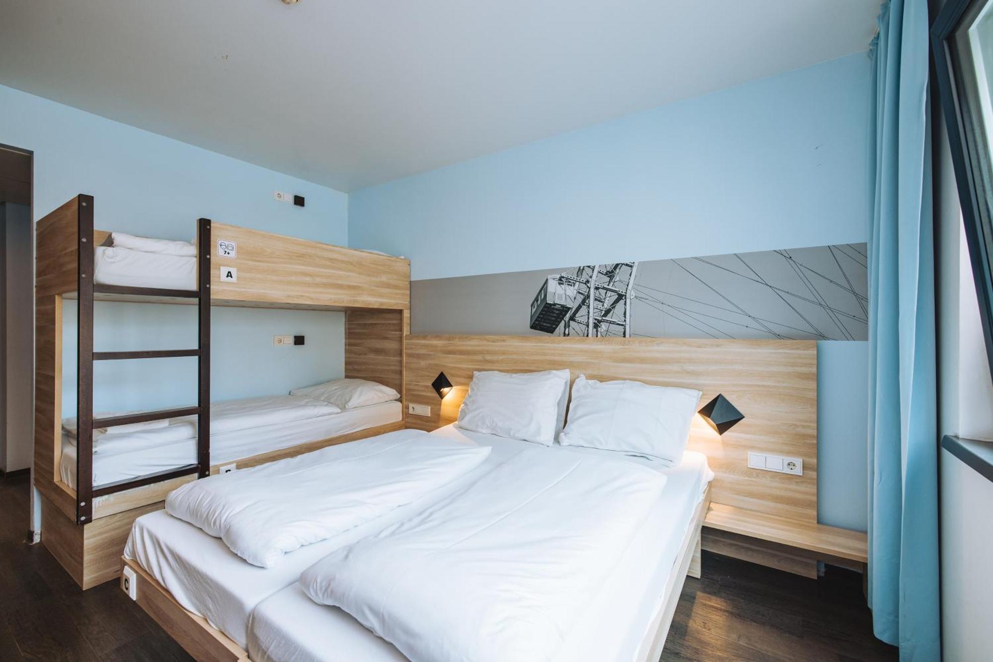 Bed 4-Bed Mixed Dormitory Room