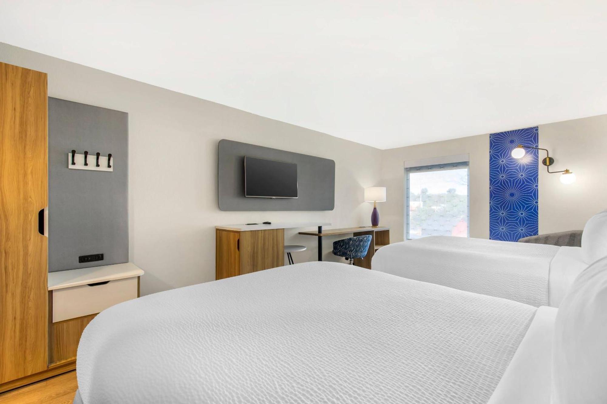 Quadruple Room Two Queen Beds Non Smoking