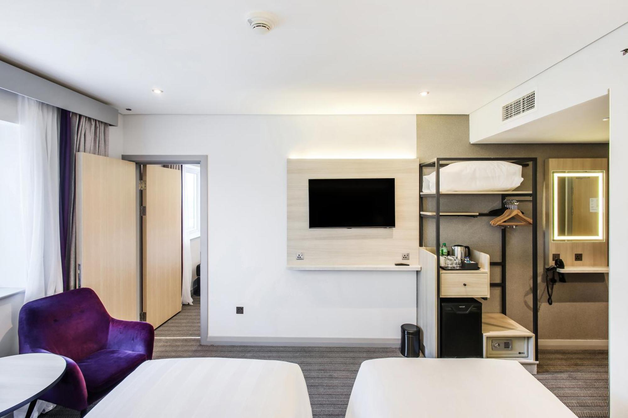 Interconnecting Family Room DXB Airport Shuttle Every 30min to T1&3