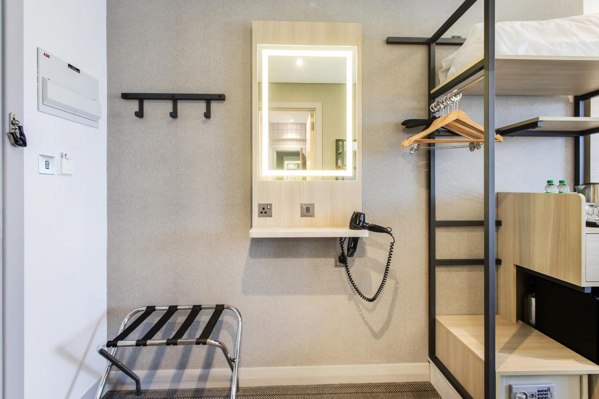 Smoking New Style Double Room DXB Airport Shuttle Every 30min to T1&3