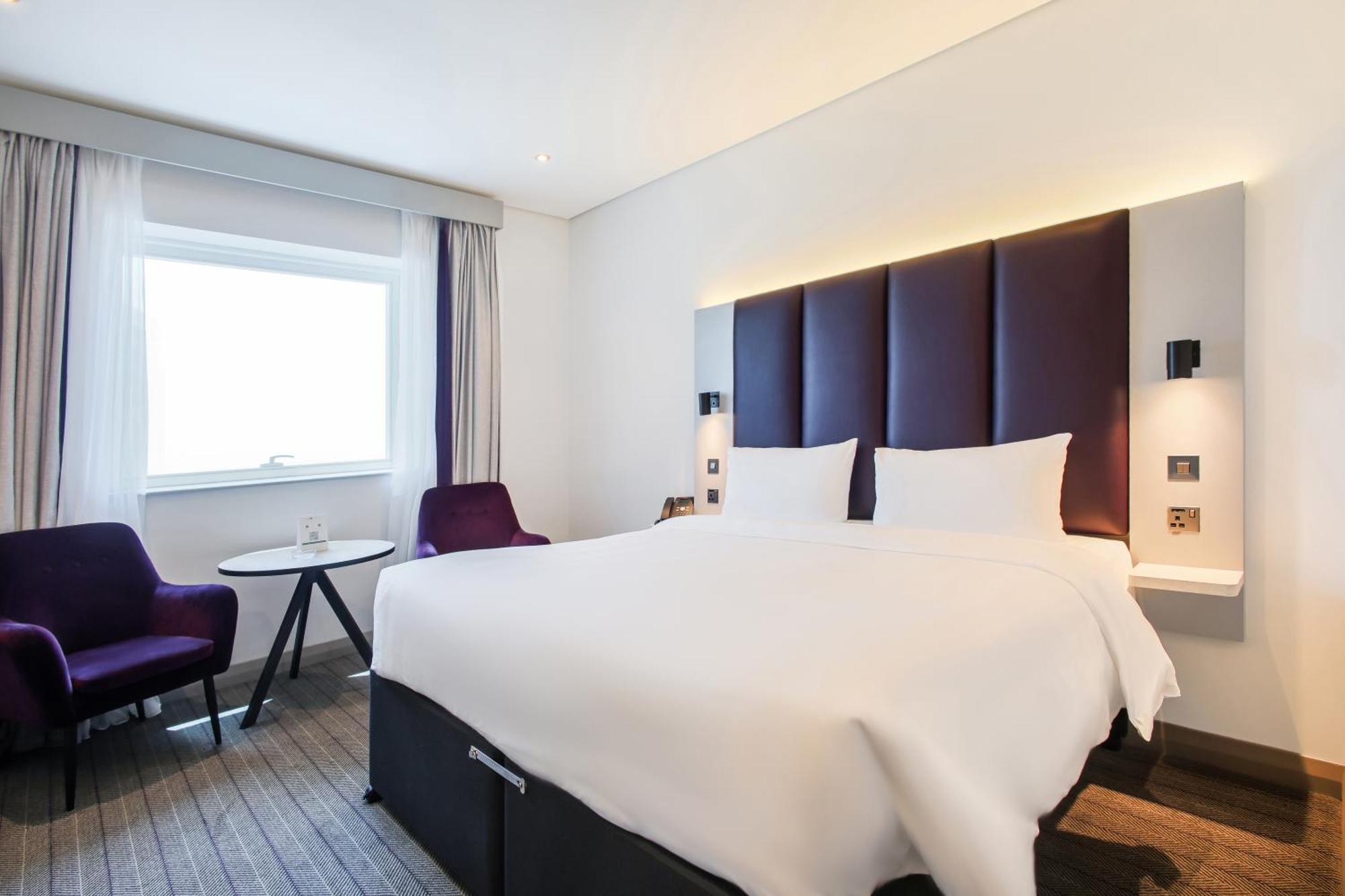 Smoking New Style Double Room DXB Airport Shuttle Every 30min to T1&3