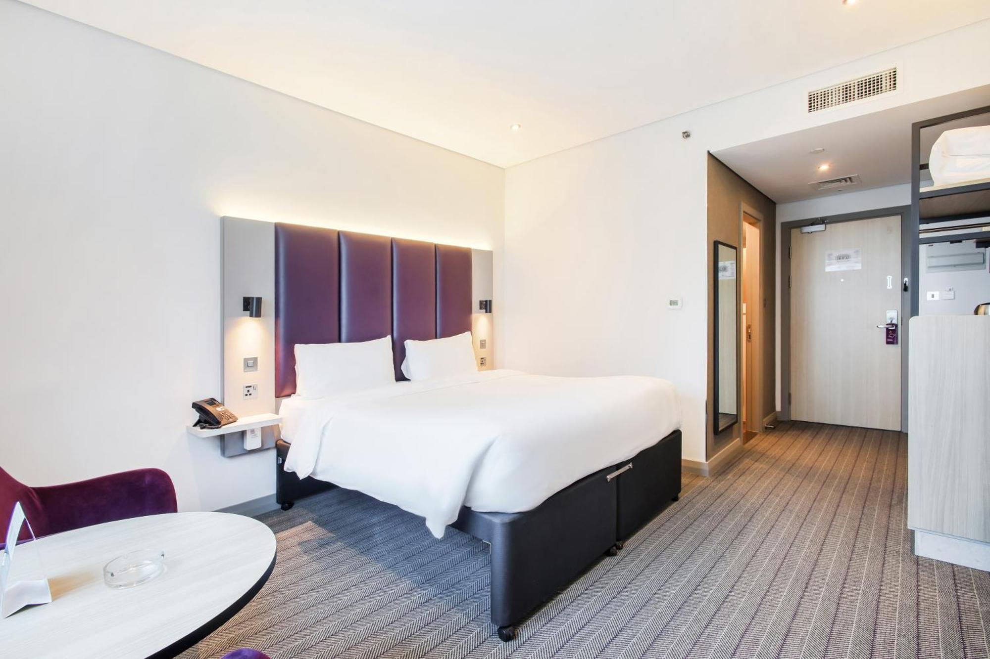 Smoking - New Style Double Room - Free DXB Airport Shuttle Every 30min to T1&3,1722912889:JPEG