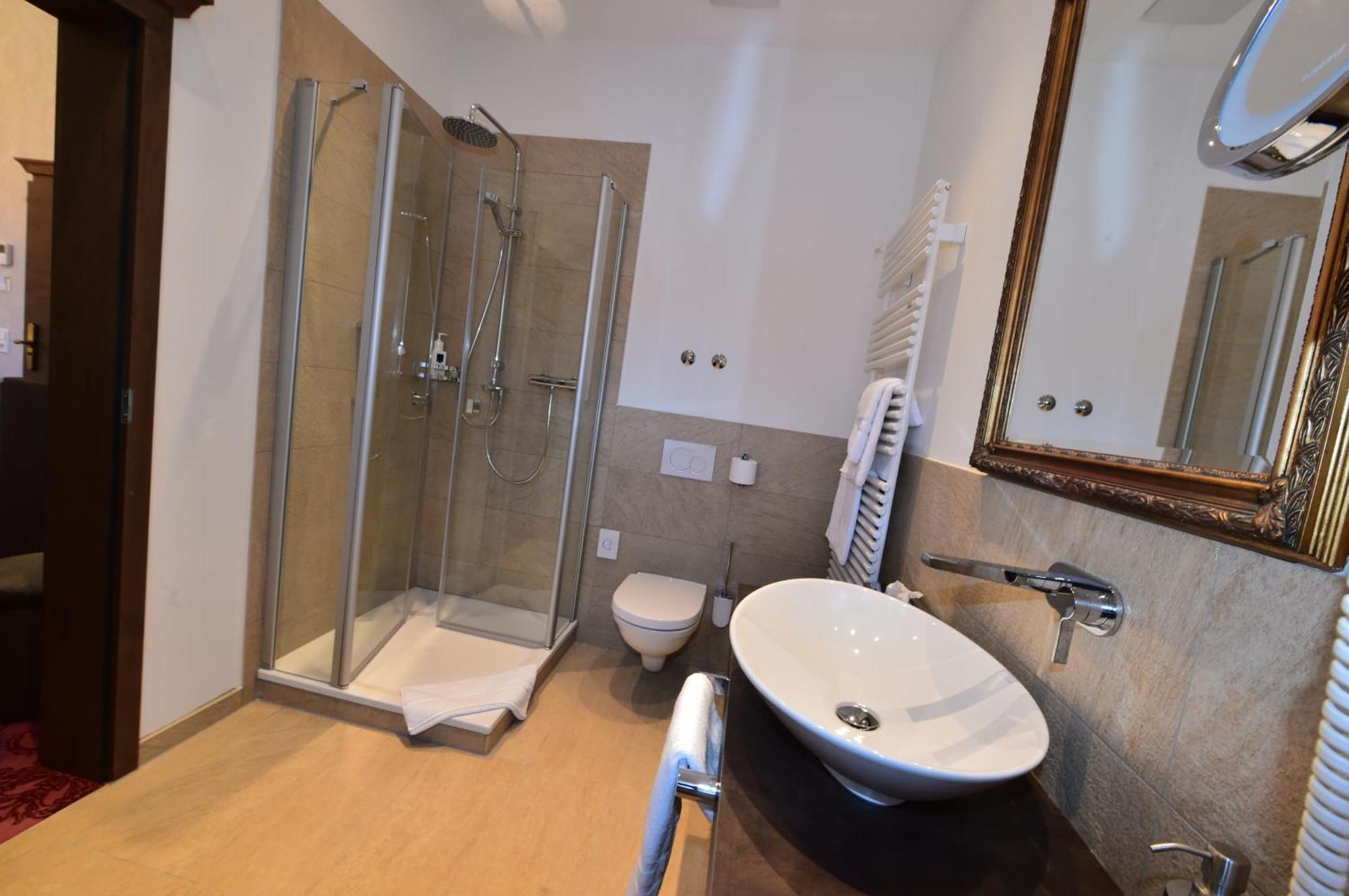 Queen Room Modern