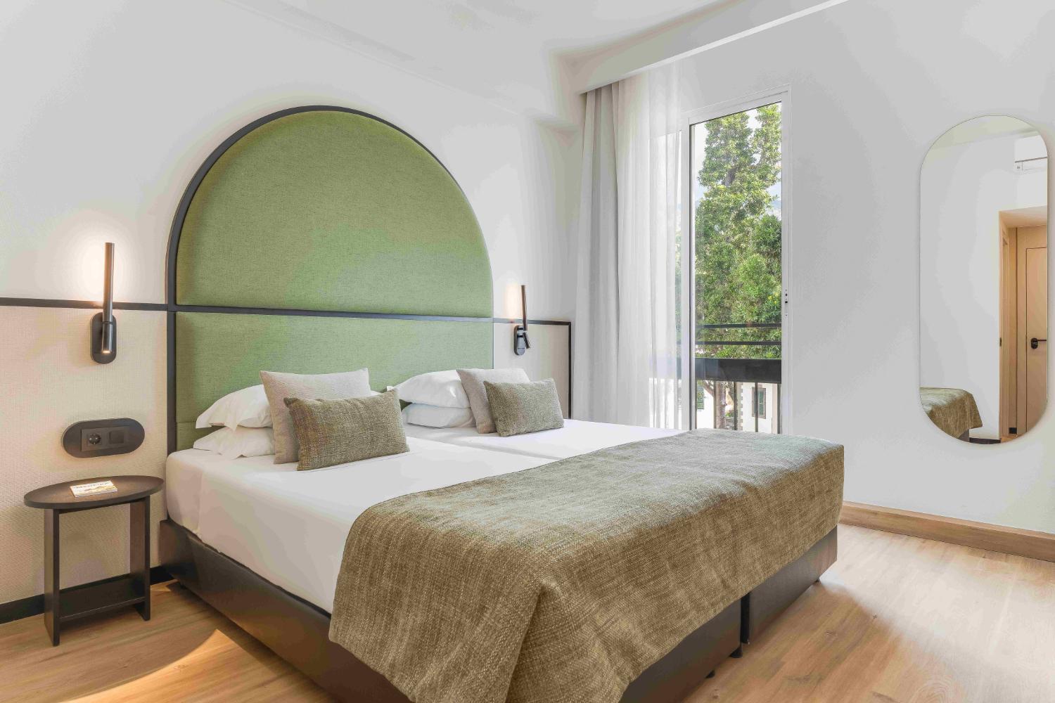 Twin Room,1742573651:JPEG