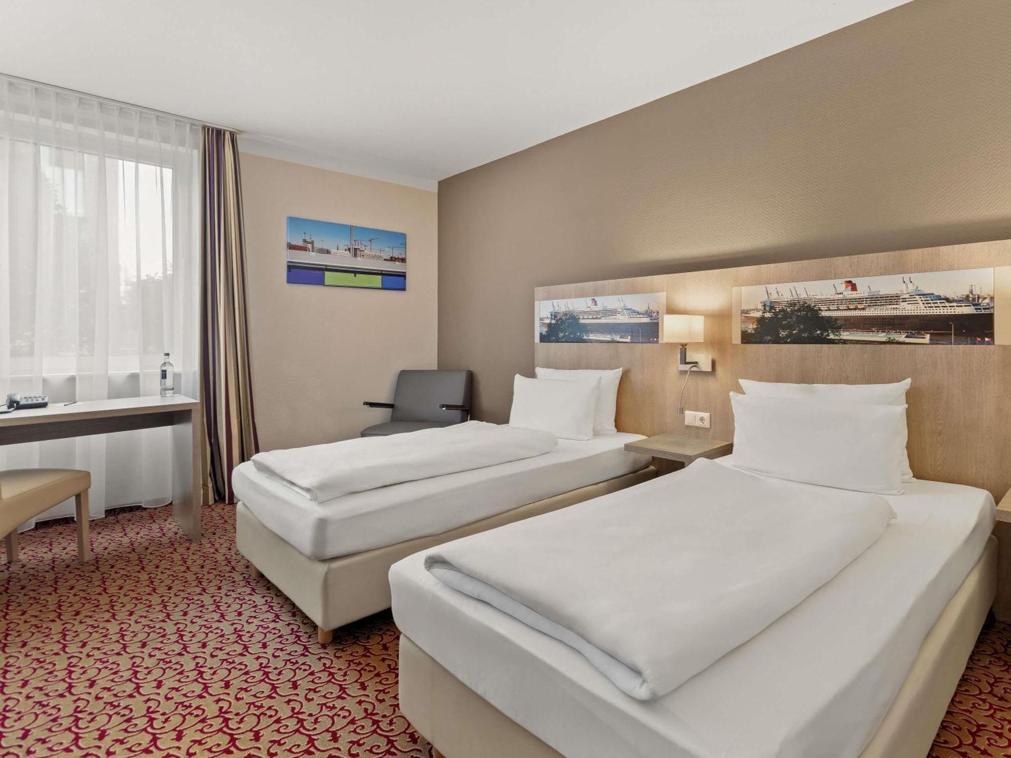 Standard Twin Room Street View