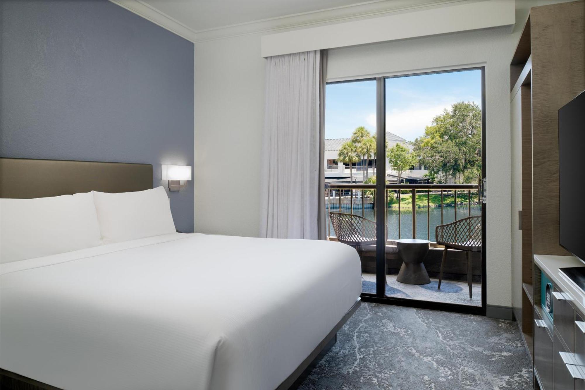 King Suite Lake View