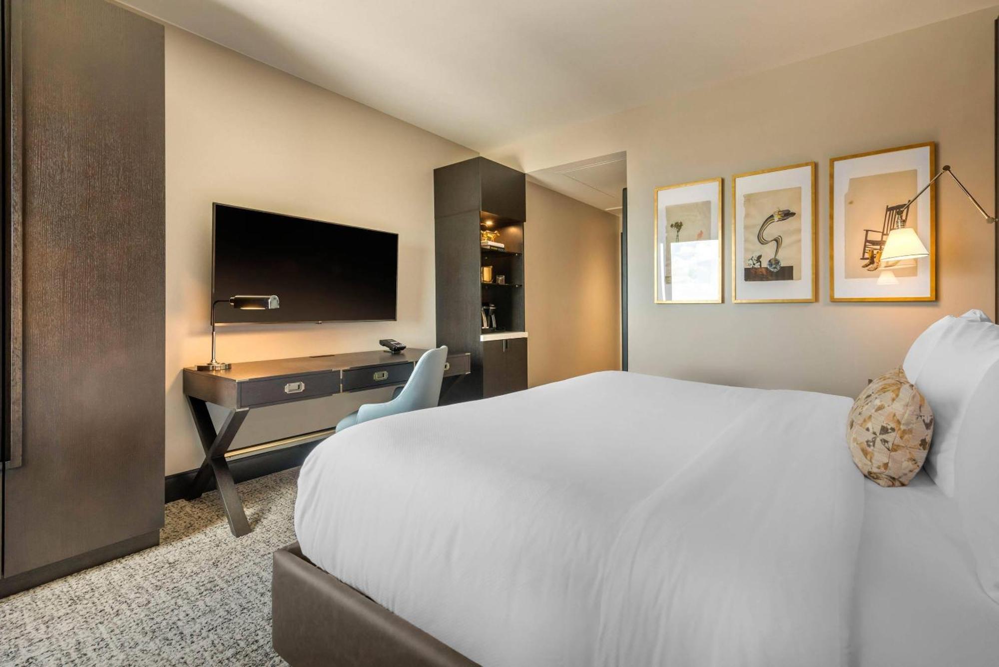 King Room City View Mobility Accessible or Non-Smoking