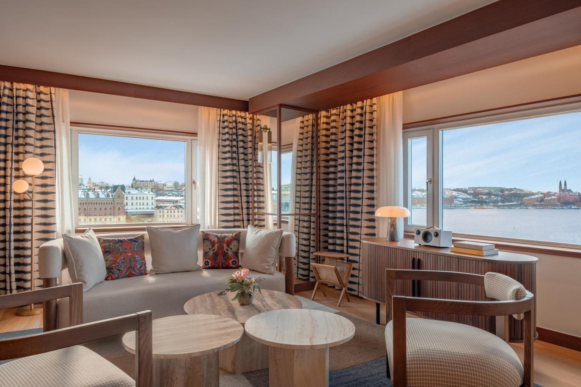 Presidential King Suite Lake View Club Lounge Access,1756392533:JPEG