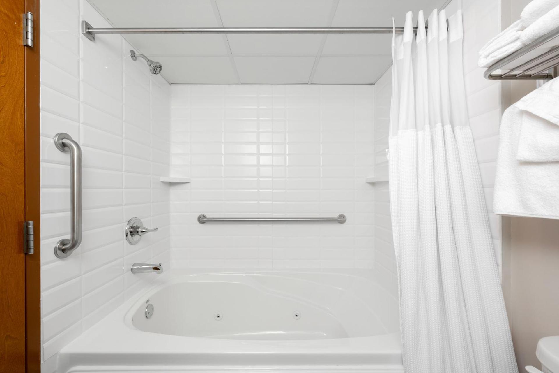 Standard Queen Room Two Queen Beds Spa Bath