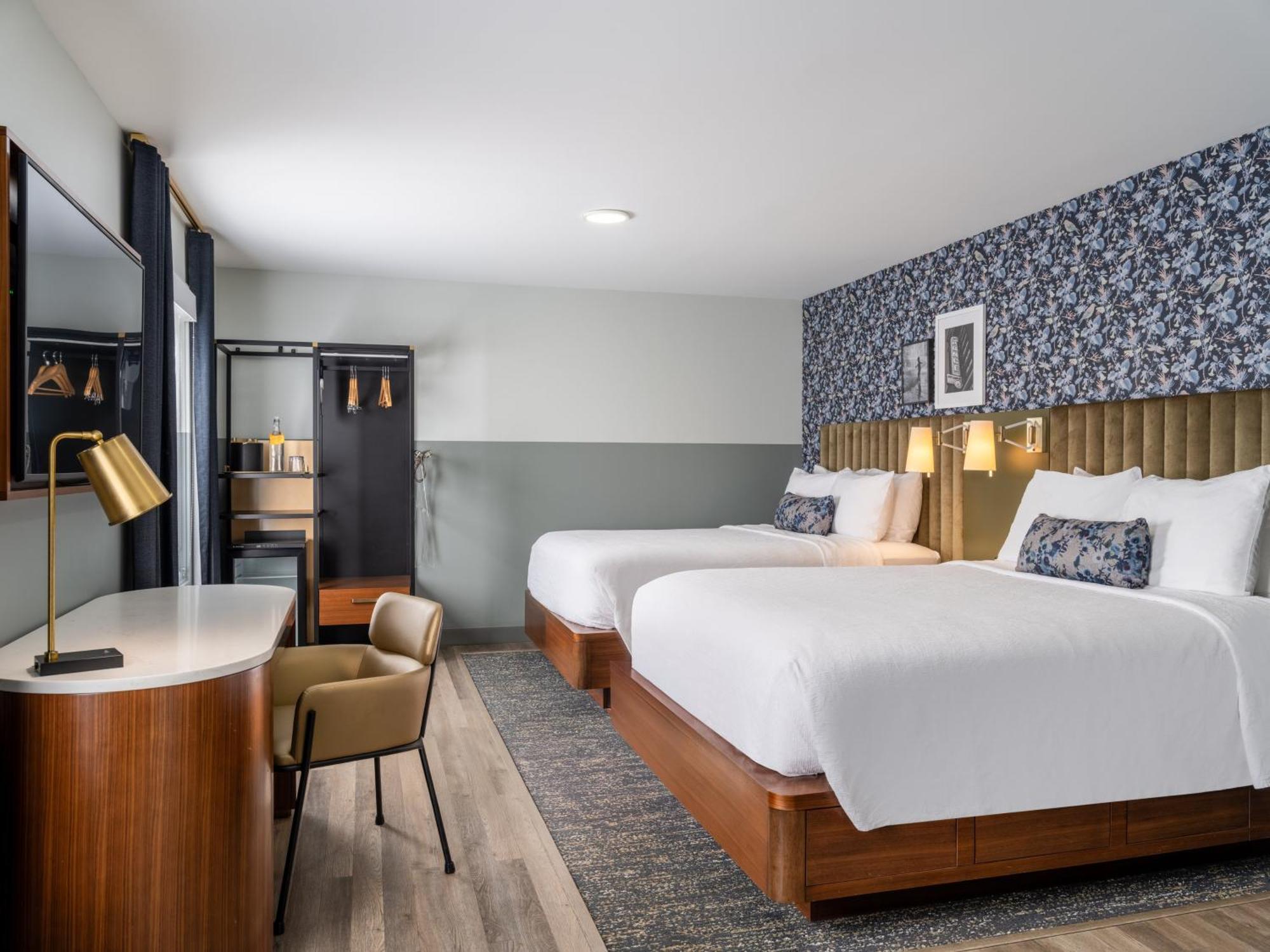 Darwin Queen Suite