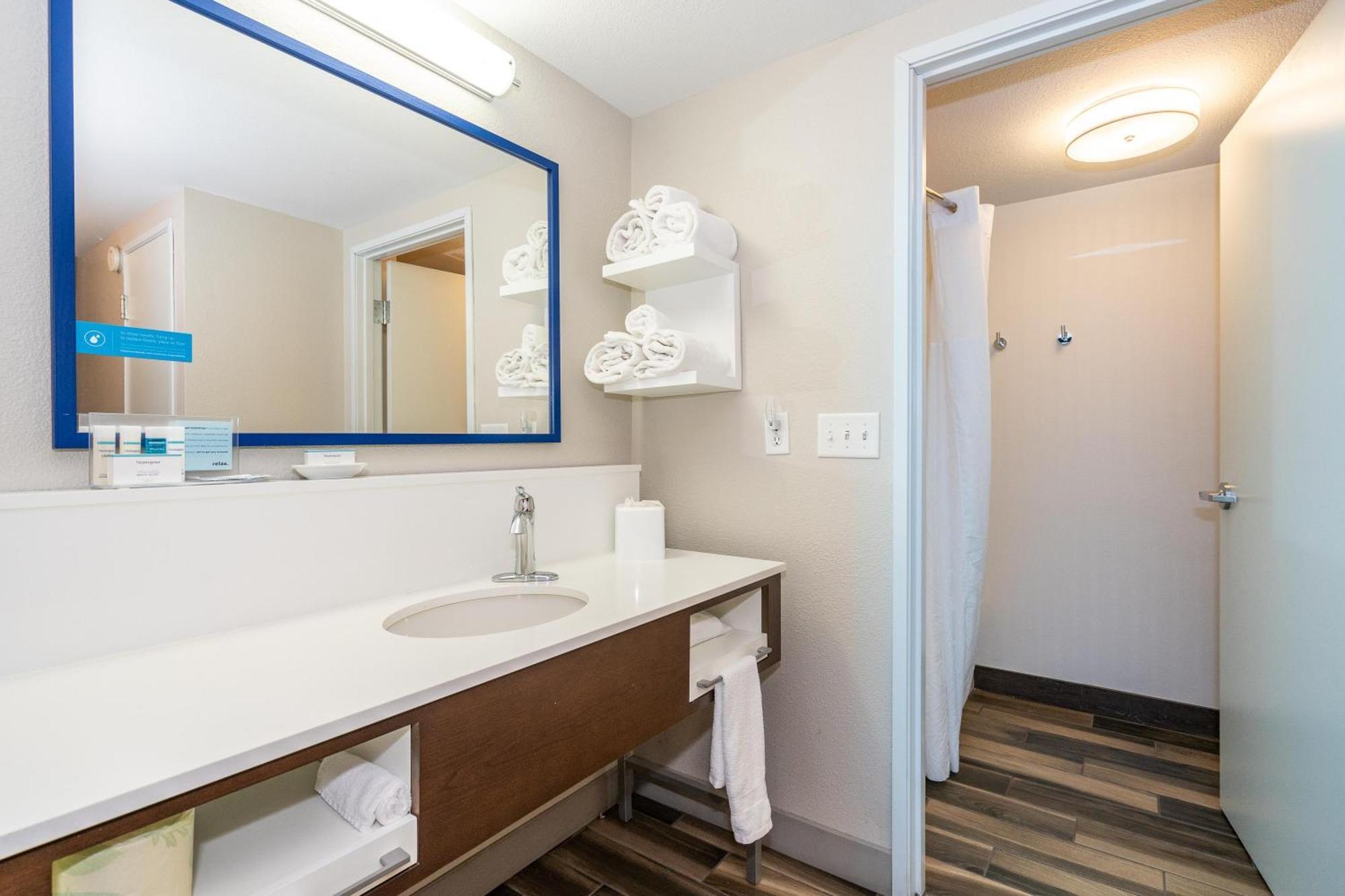 One-Bedroom Queen Suite Non-Smoking