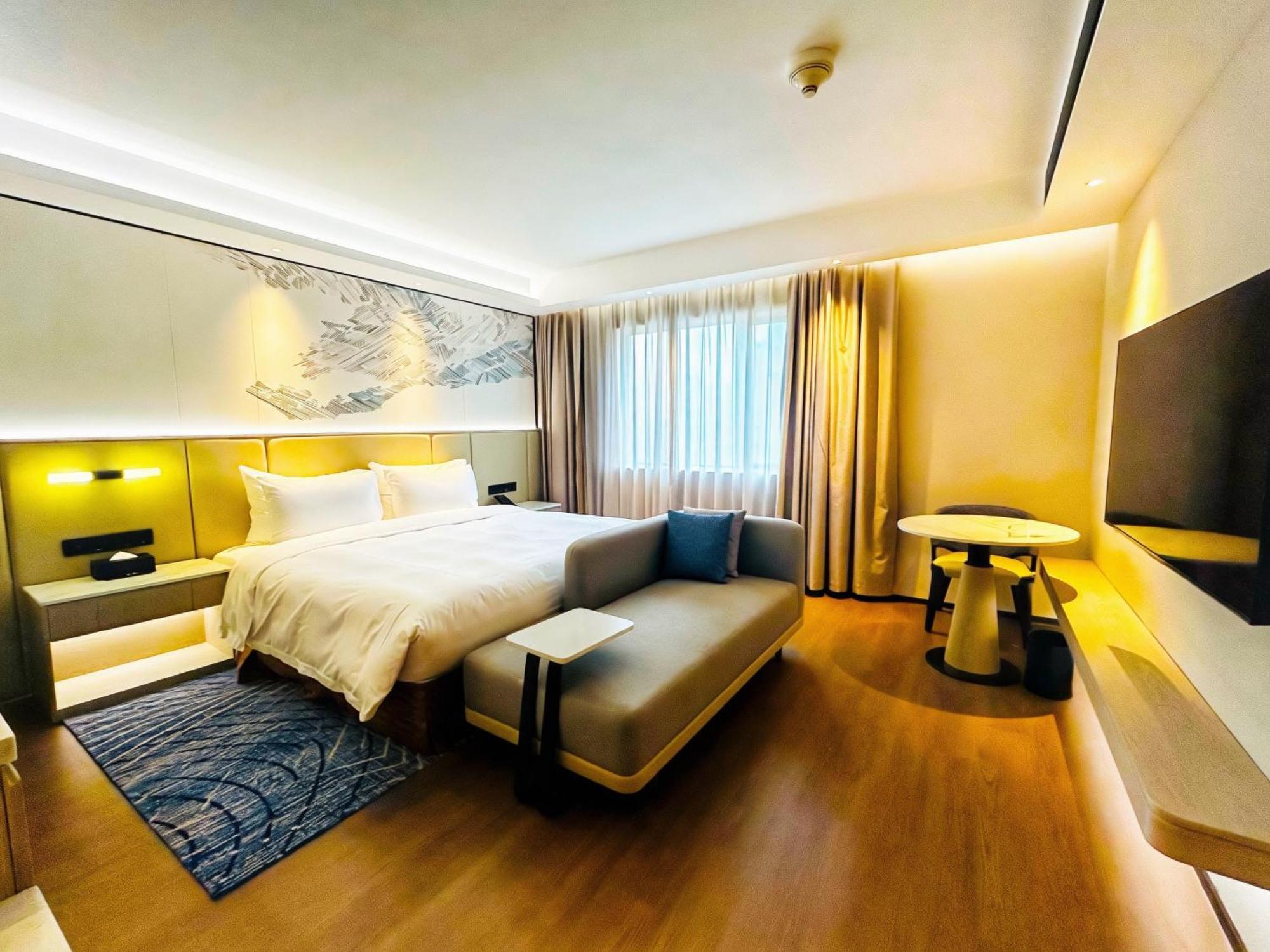 Deluxe King Room,1758323892:JPEG