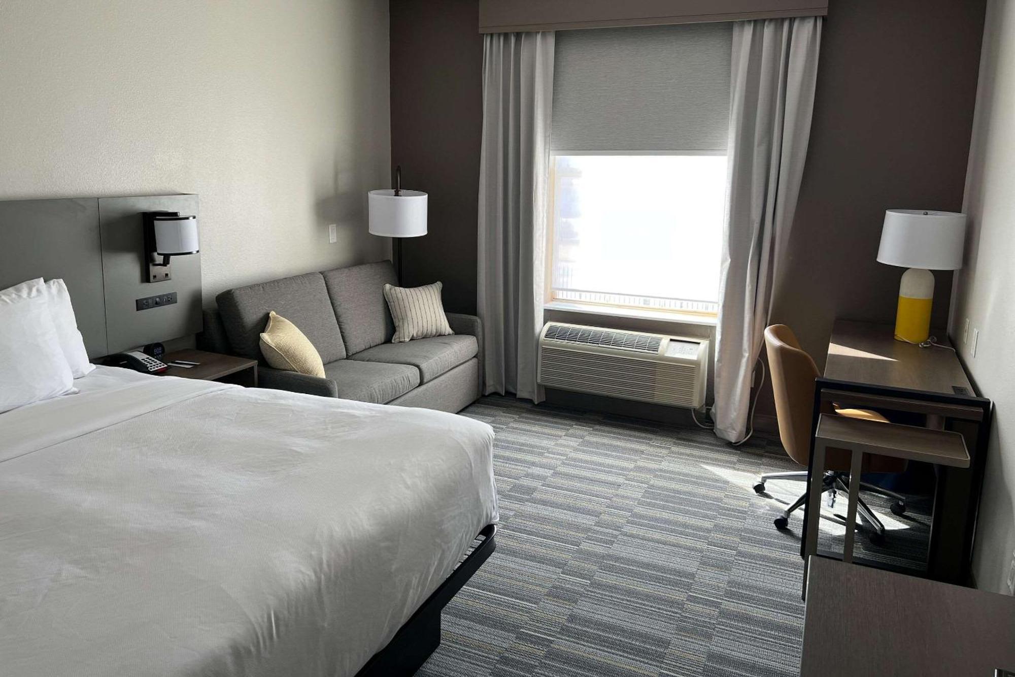 King Room Roll Shower Mobility or Hearing Accessible Non-Smoking