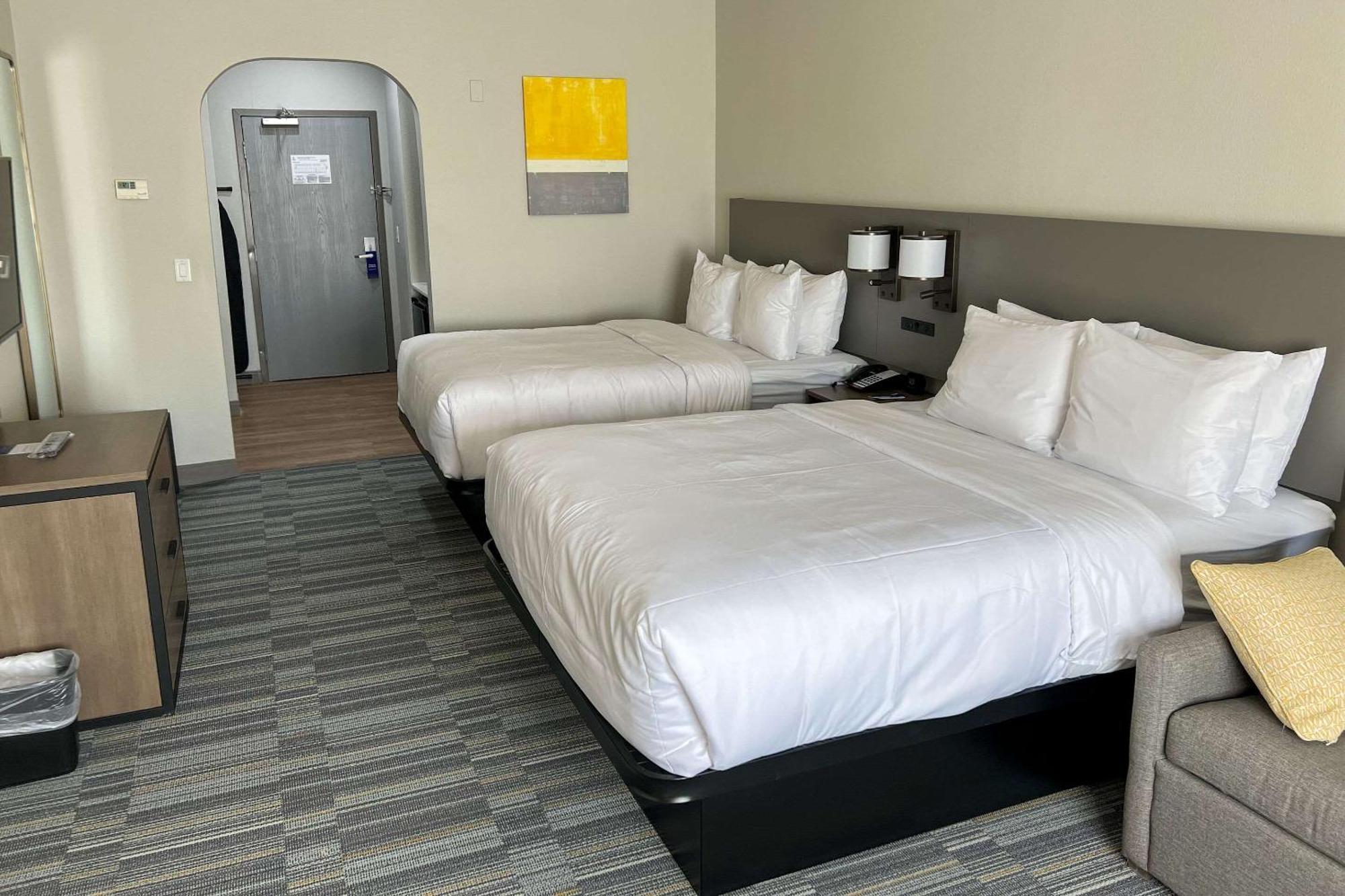 Queen Suite Two Queen Beds Disability Access or Non smoking
