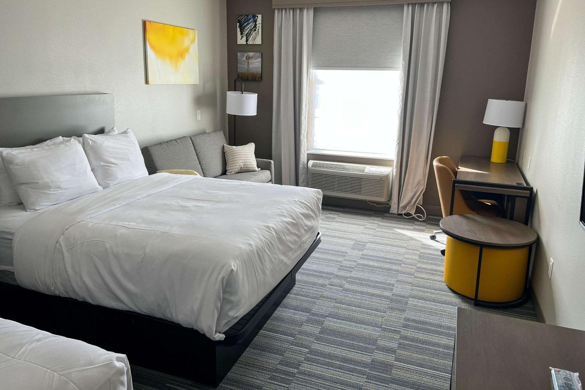 Queen Suite Two Queen Beds Disability Access or Non smoking