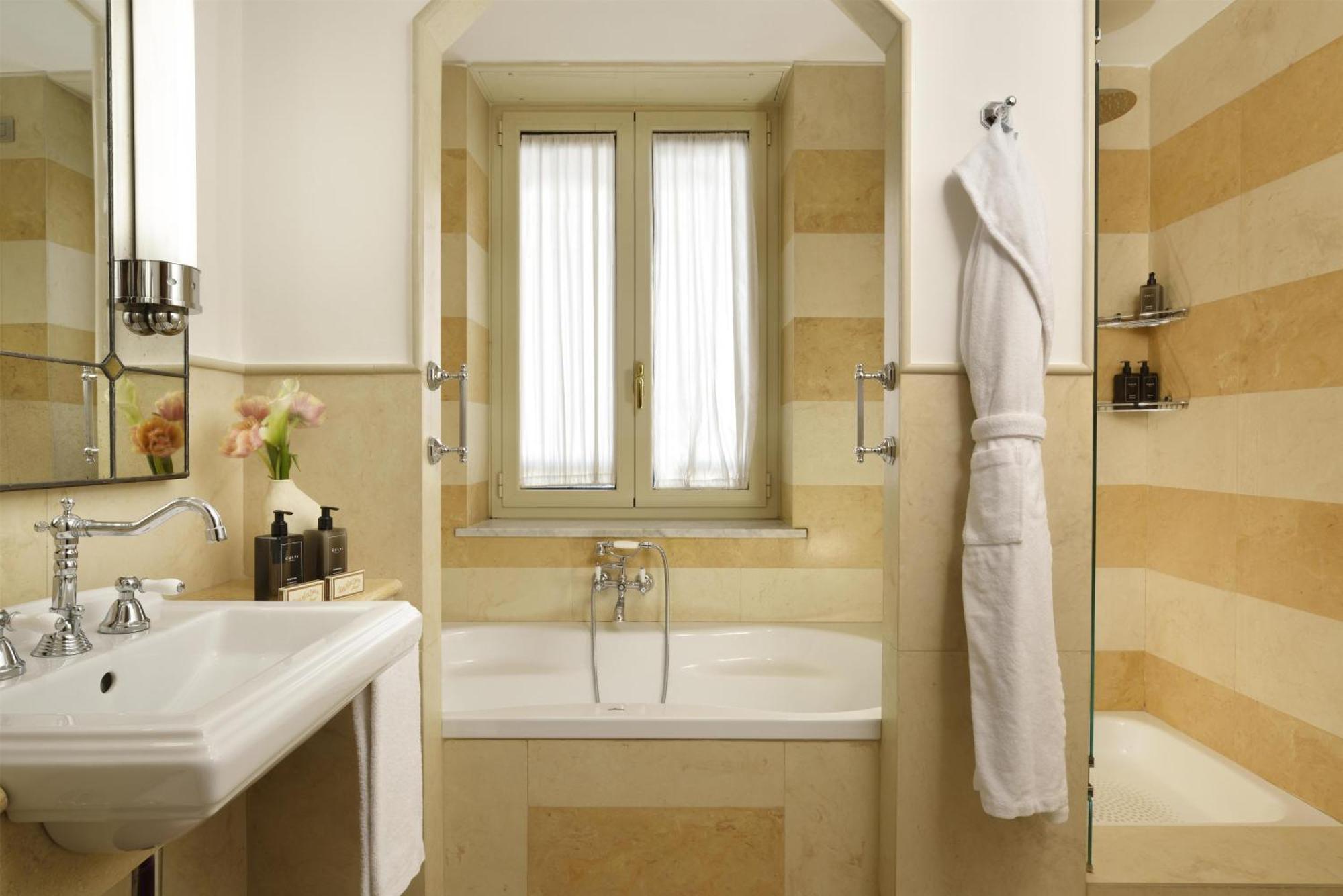 King Room,1758529883:JPEG