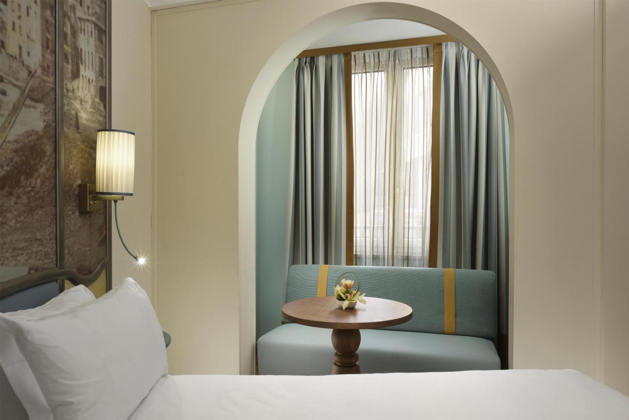 Queen Room,1758529871:JPEG