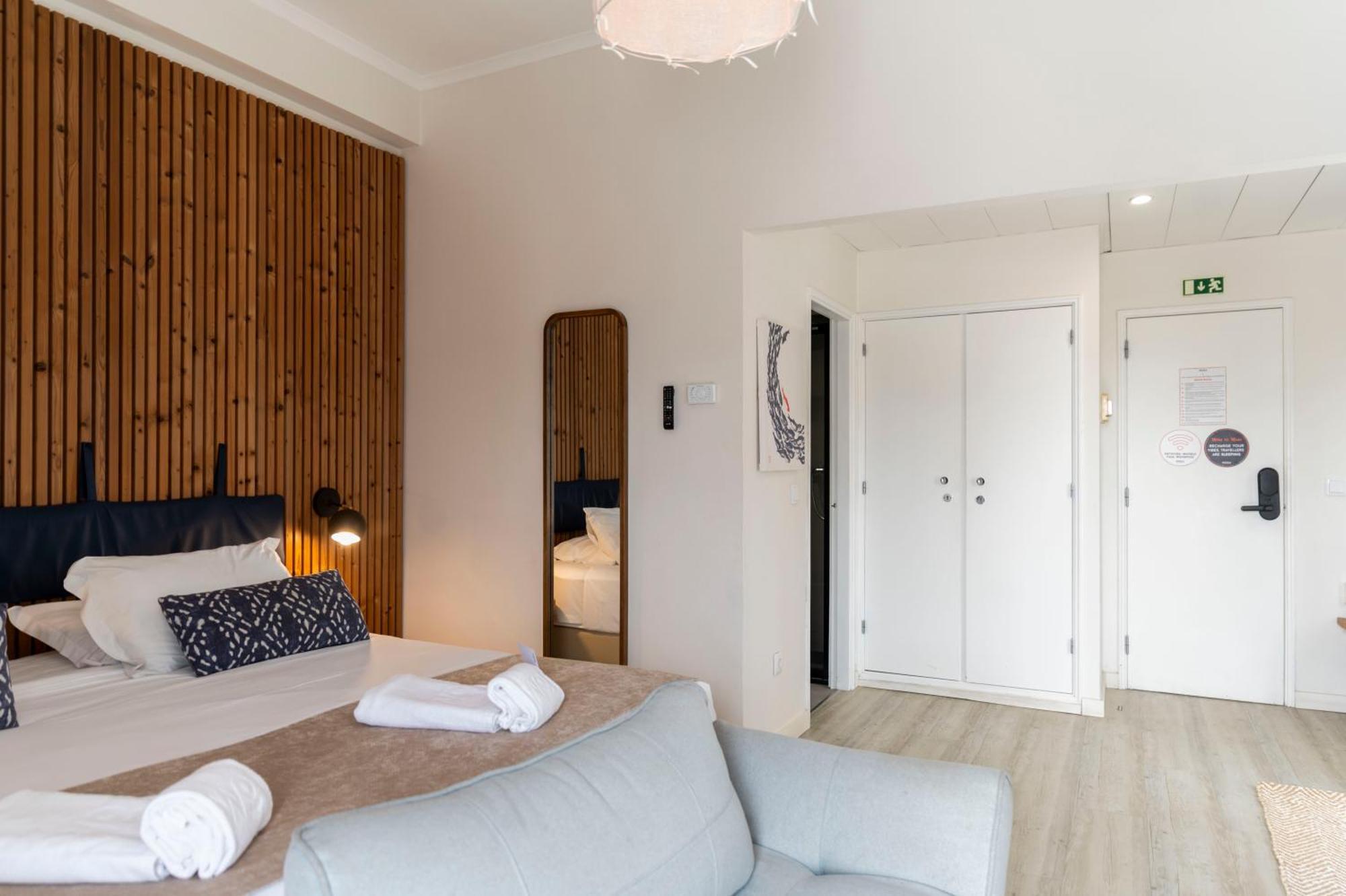 Family Room with Balcony,1758643381:JPEG