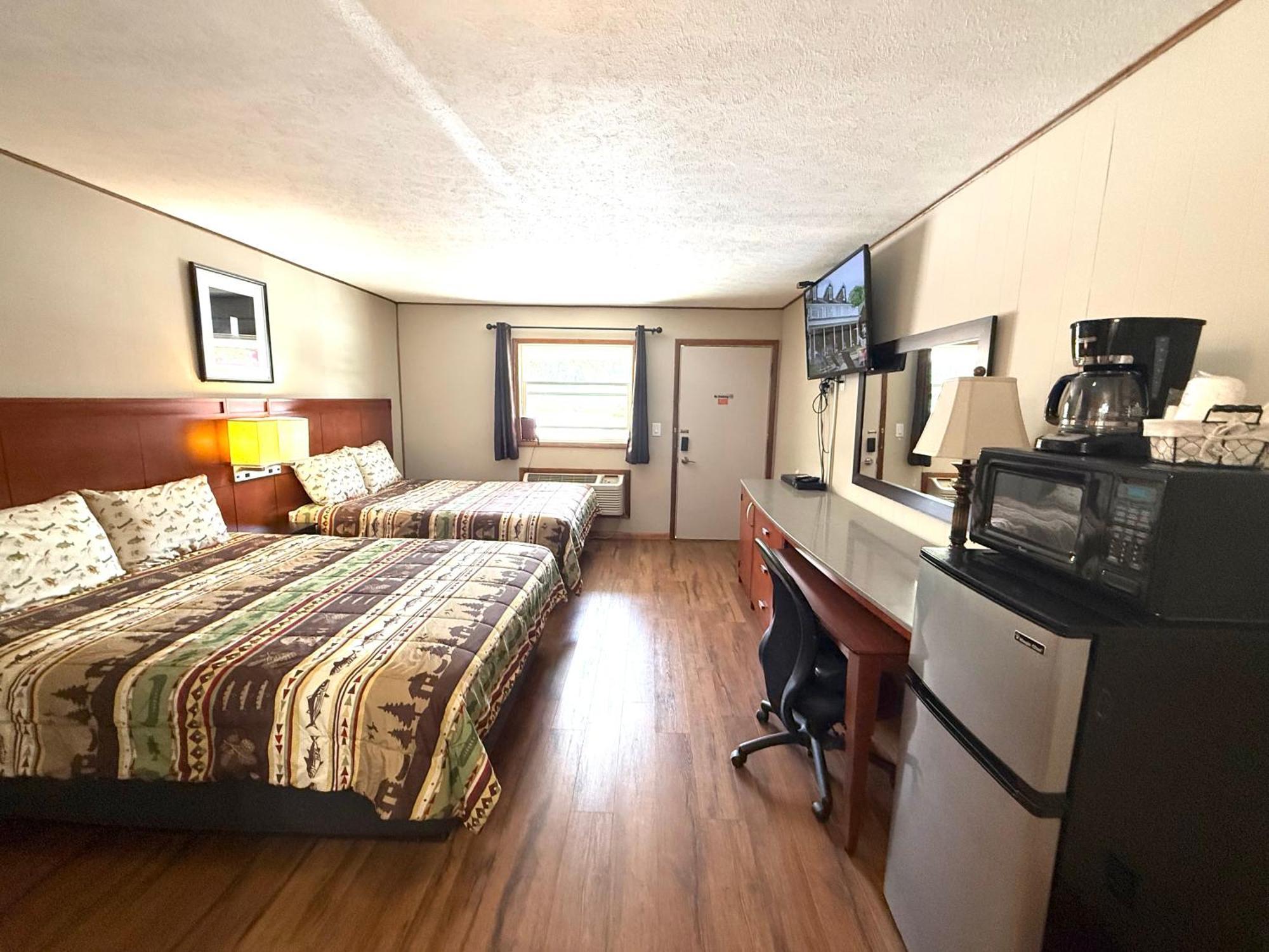 Standard Queen Room