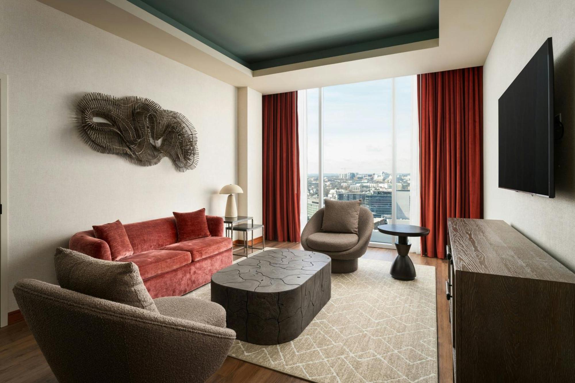Executive Suite 1 King High Floor