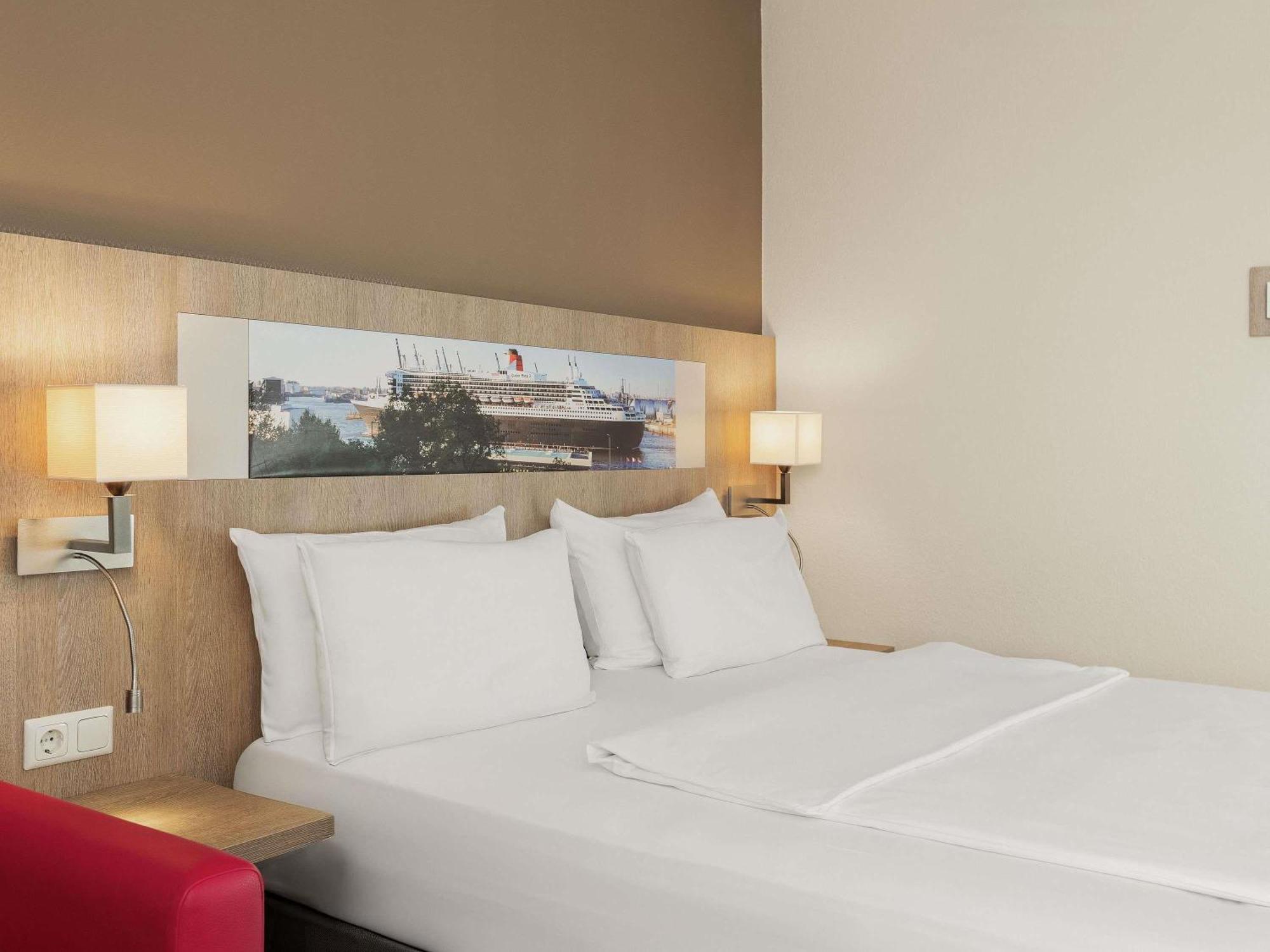 Standard Twin Room Street View