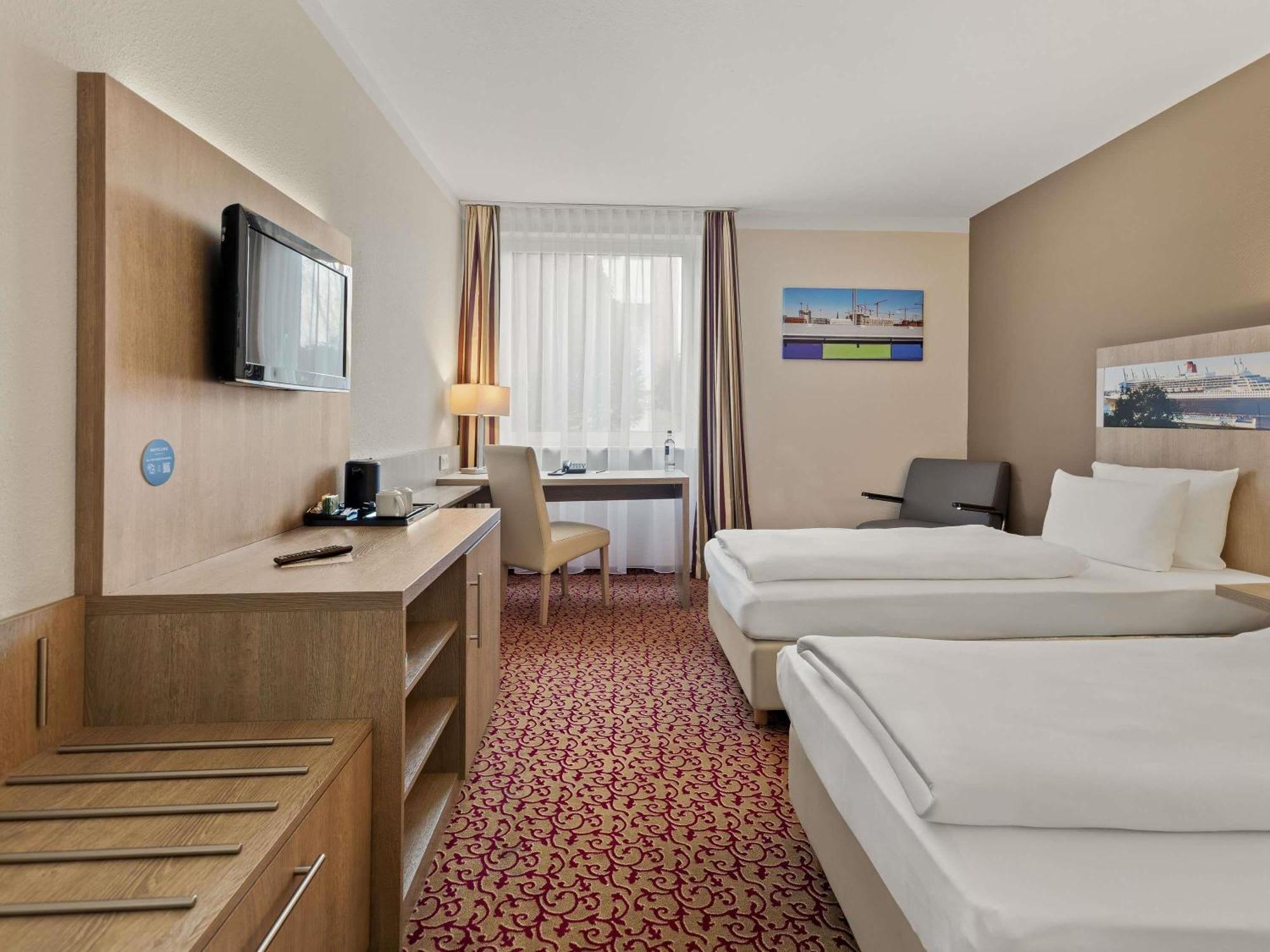 Standard Twin Room Street View