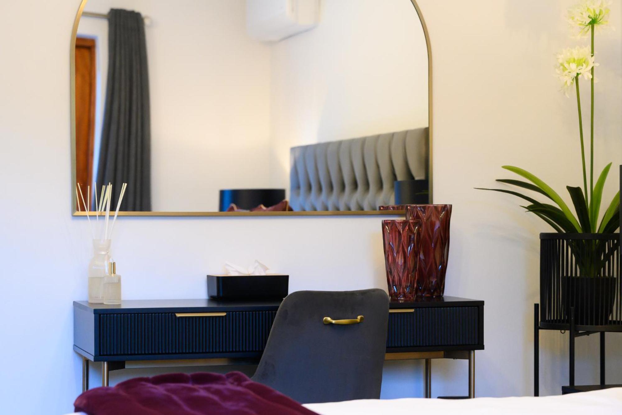 Deluxe King Suite