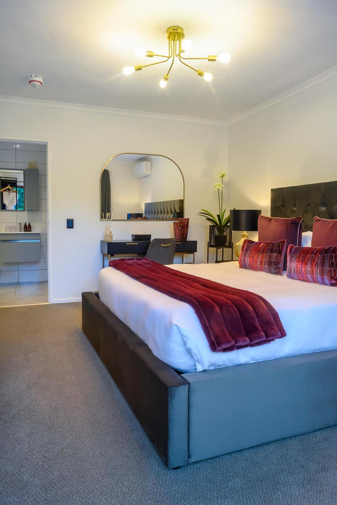 Deluxe King Suite