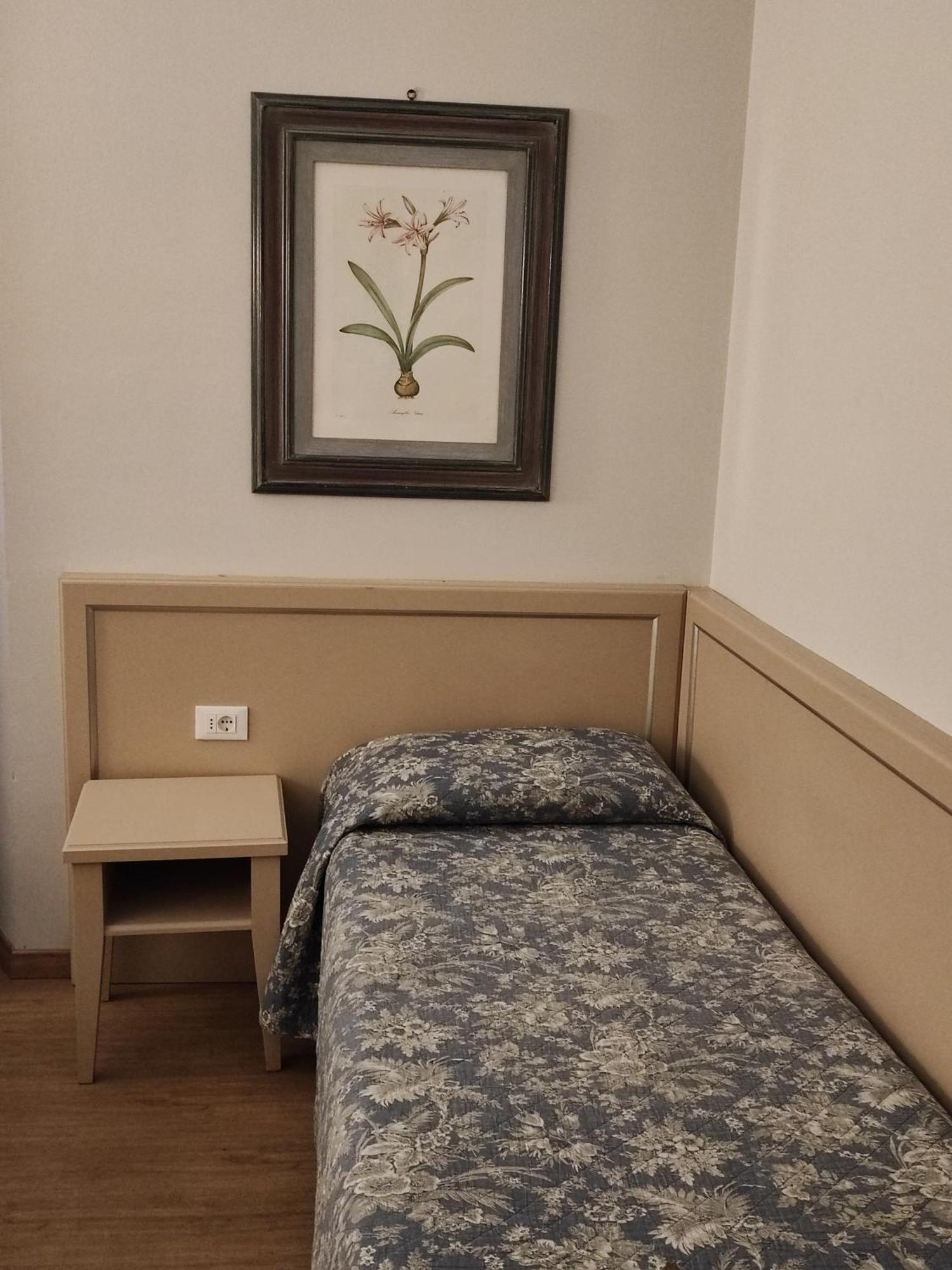 Einzelzimmer mit eigenem externen Bad