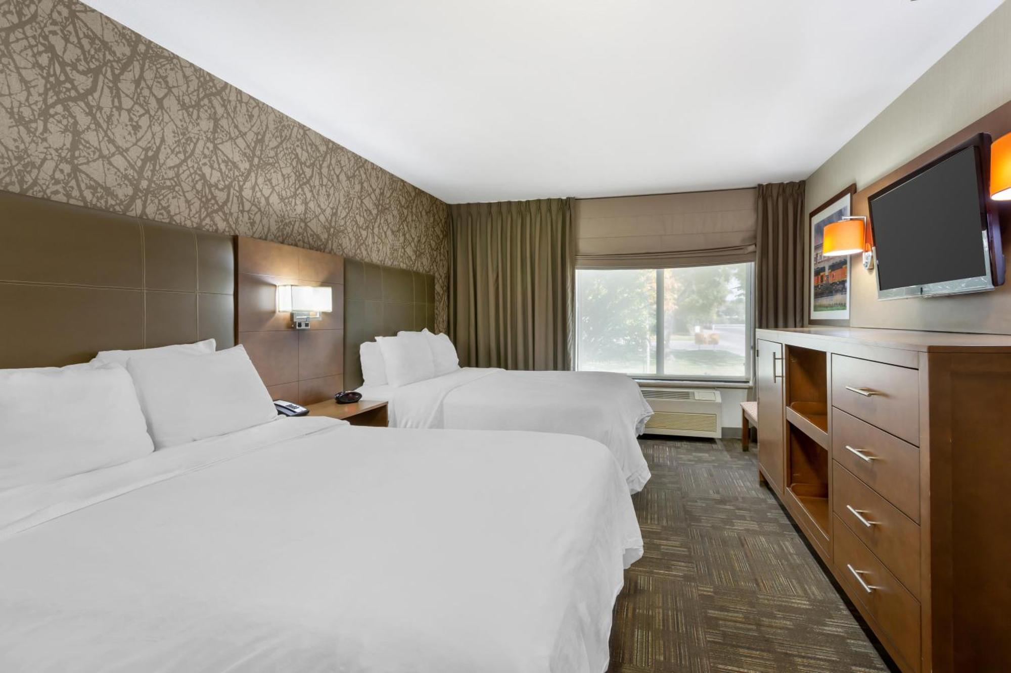 Queen Room Two Queen Beds Pet Friendly