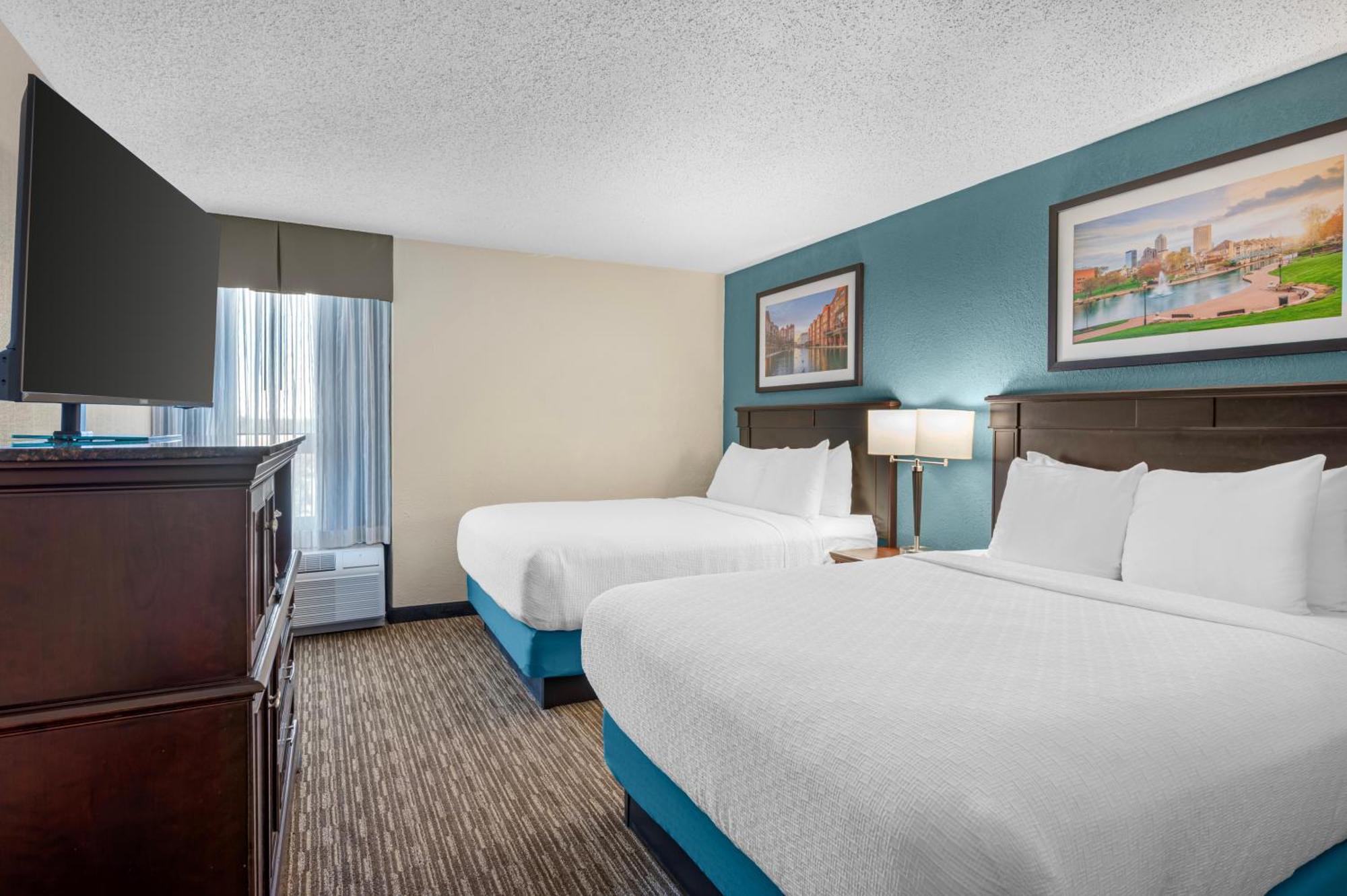 Queen Suite Two Queen Beds