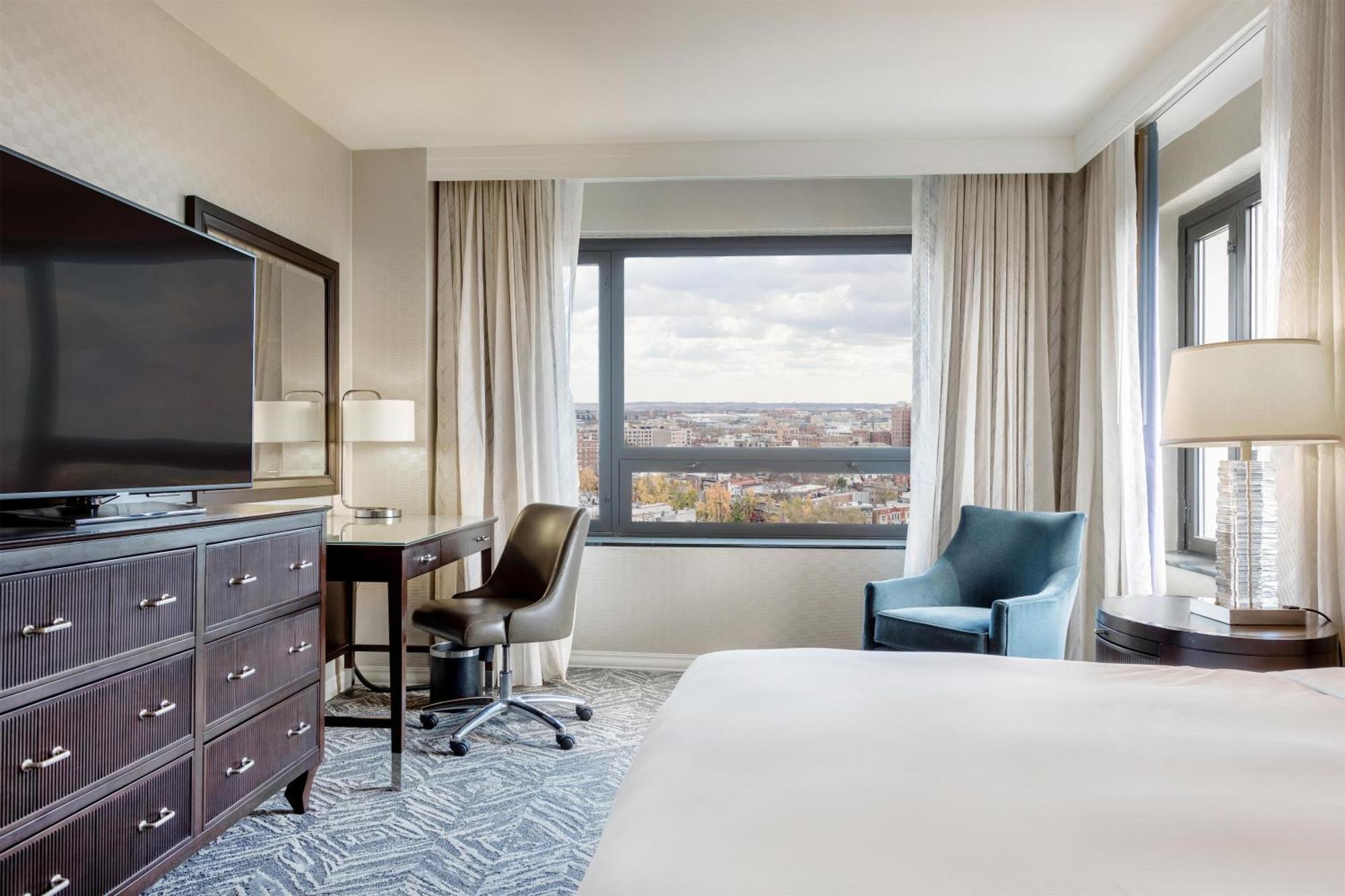 Corner King Room