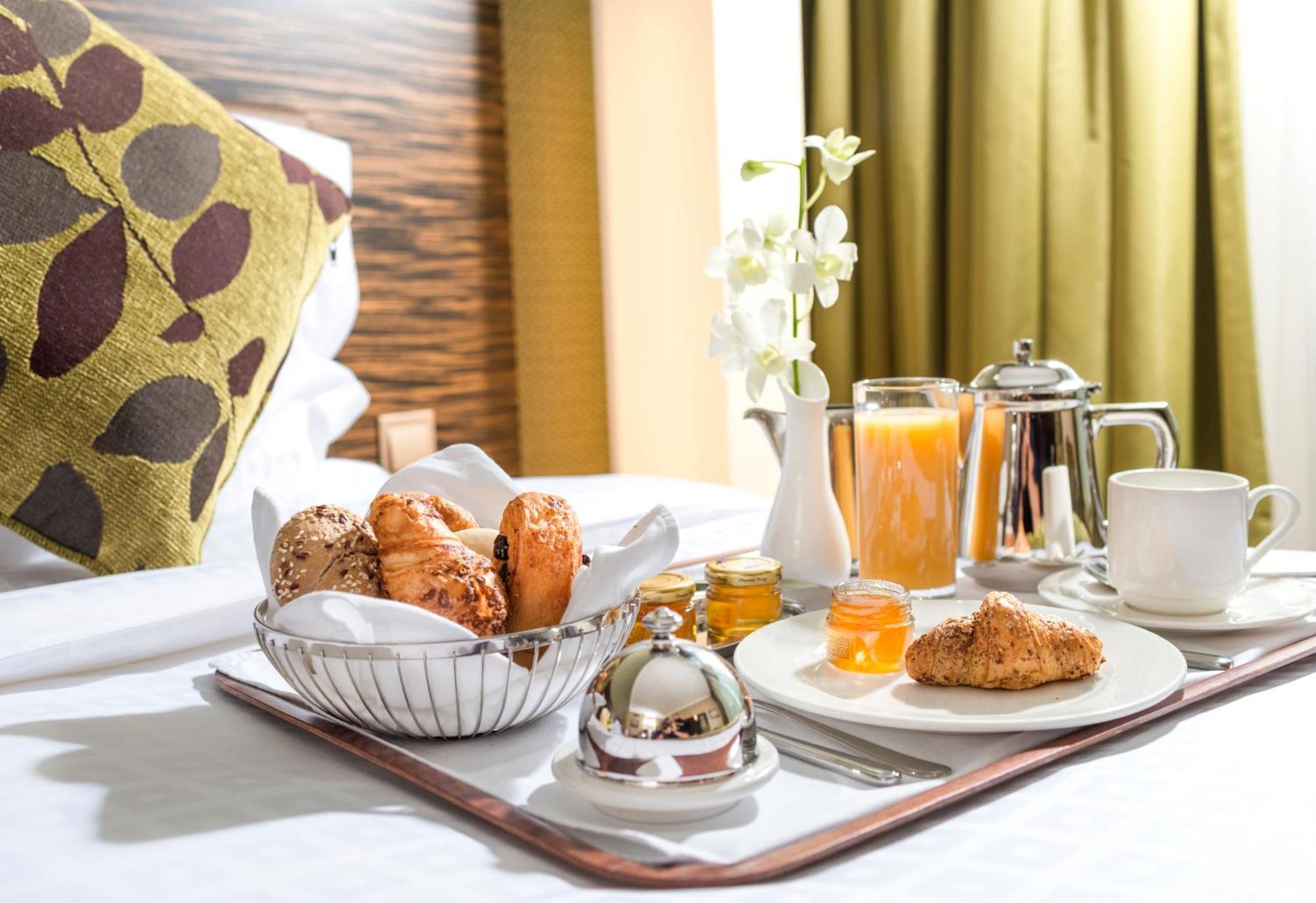 Standard King RoomWith Free Transfer To Beach & Selected Malls