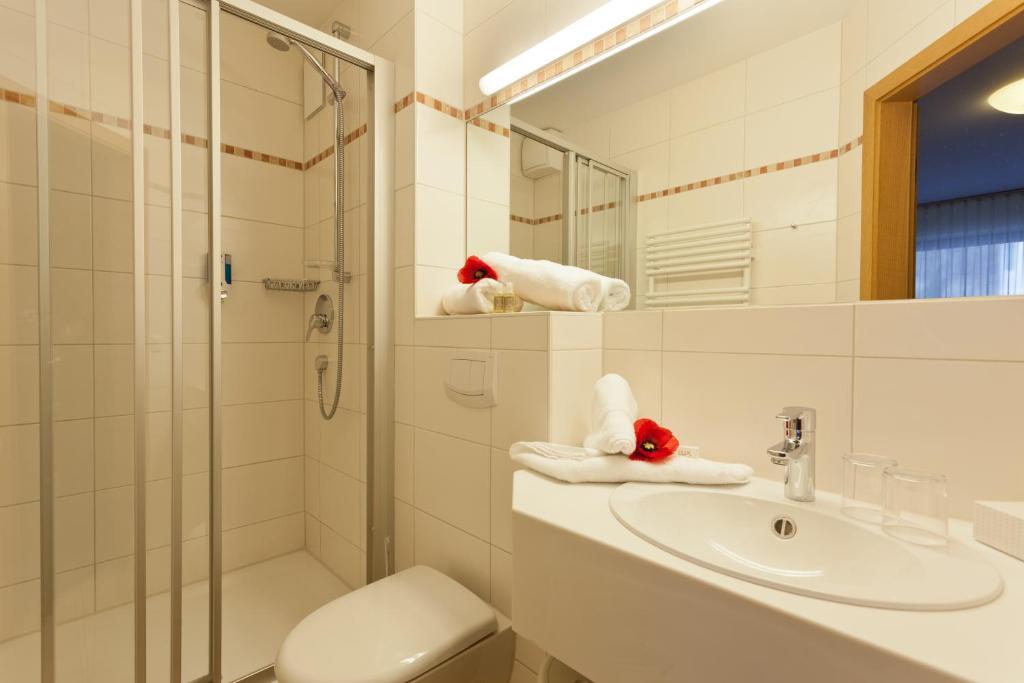 Standard Double Room,23588445:JPEG