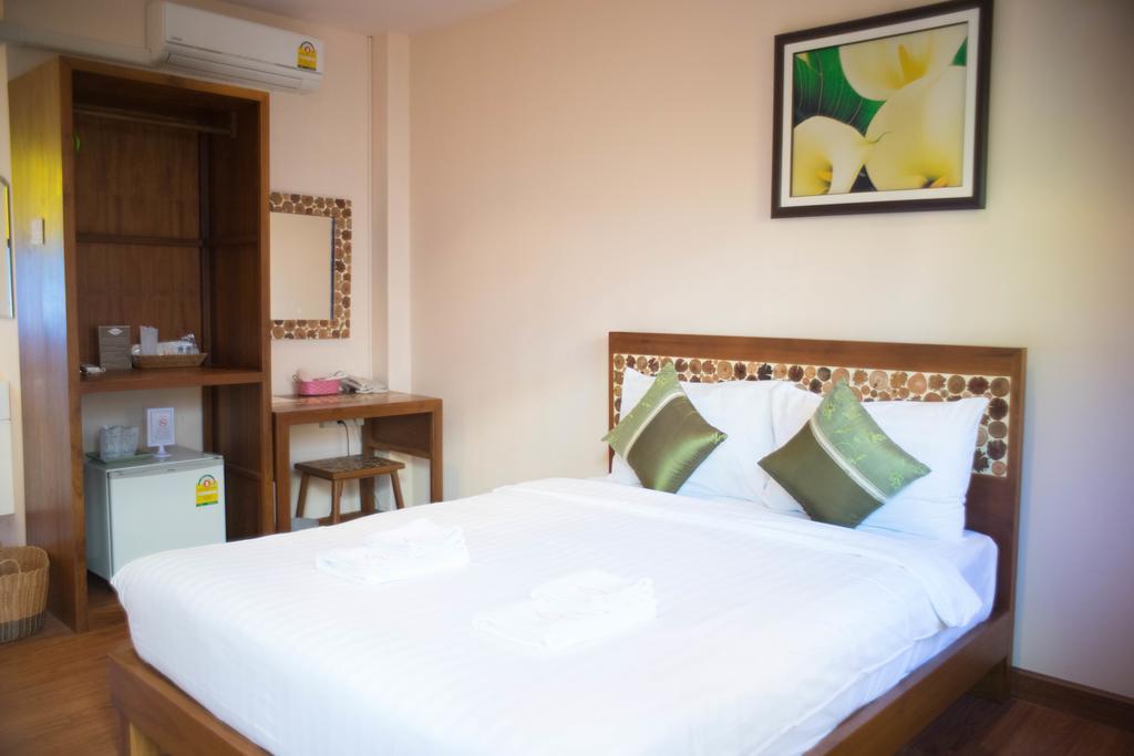 Standard Queen Room