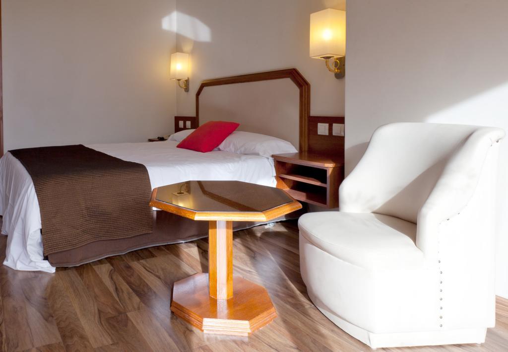 Twin Room (1-2 Adults)