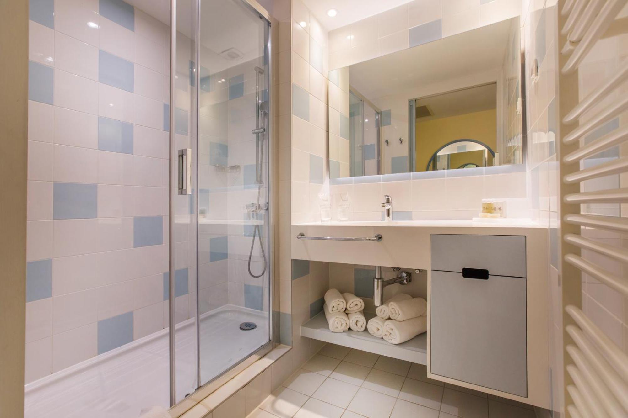 Special Offer - Family Room with Balcony and Park View - Labour Day,373476355:JPEG