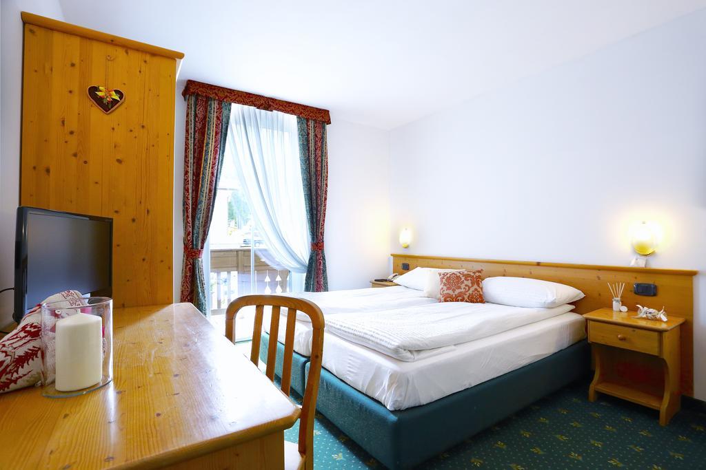 Double or Twin Room,412817577:JPEG