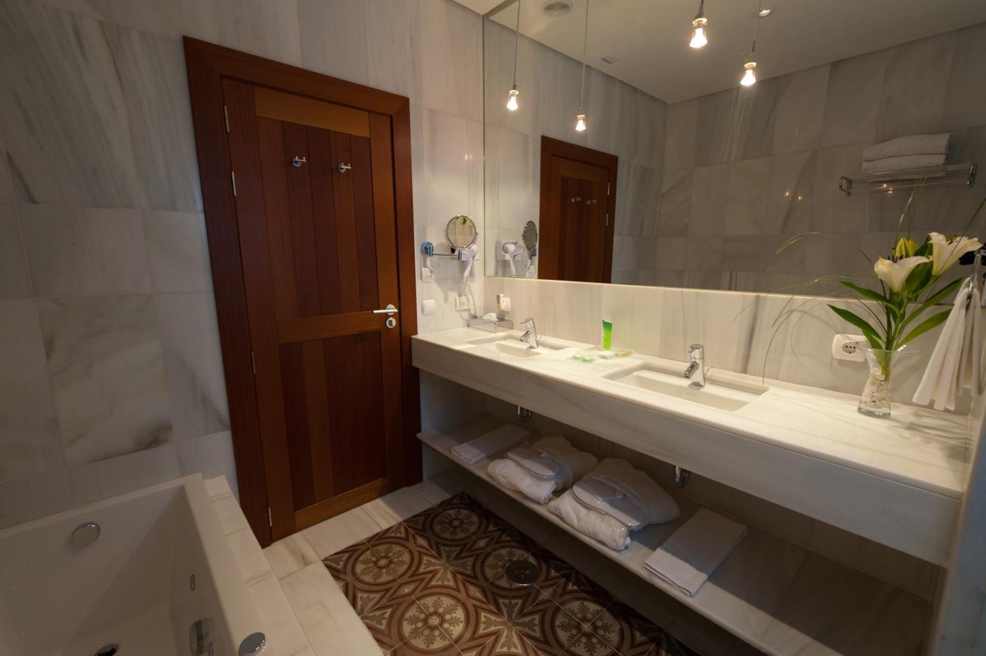 Junior Suite with Spa Access,733205749:JPEG