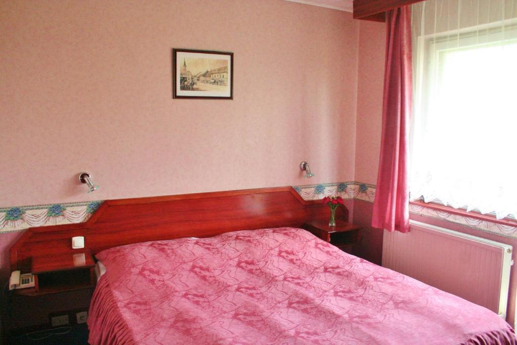 Standard Double Room,61049467:JPEG